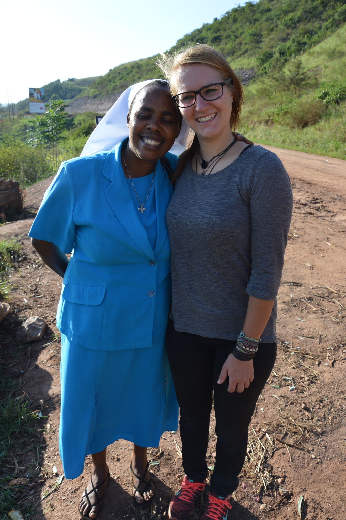 Schwester Josephine und Jenny - Sie freute sich sehr, dass wir zu besuch kamen und wieder viel gearbeitet haben.