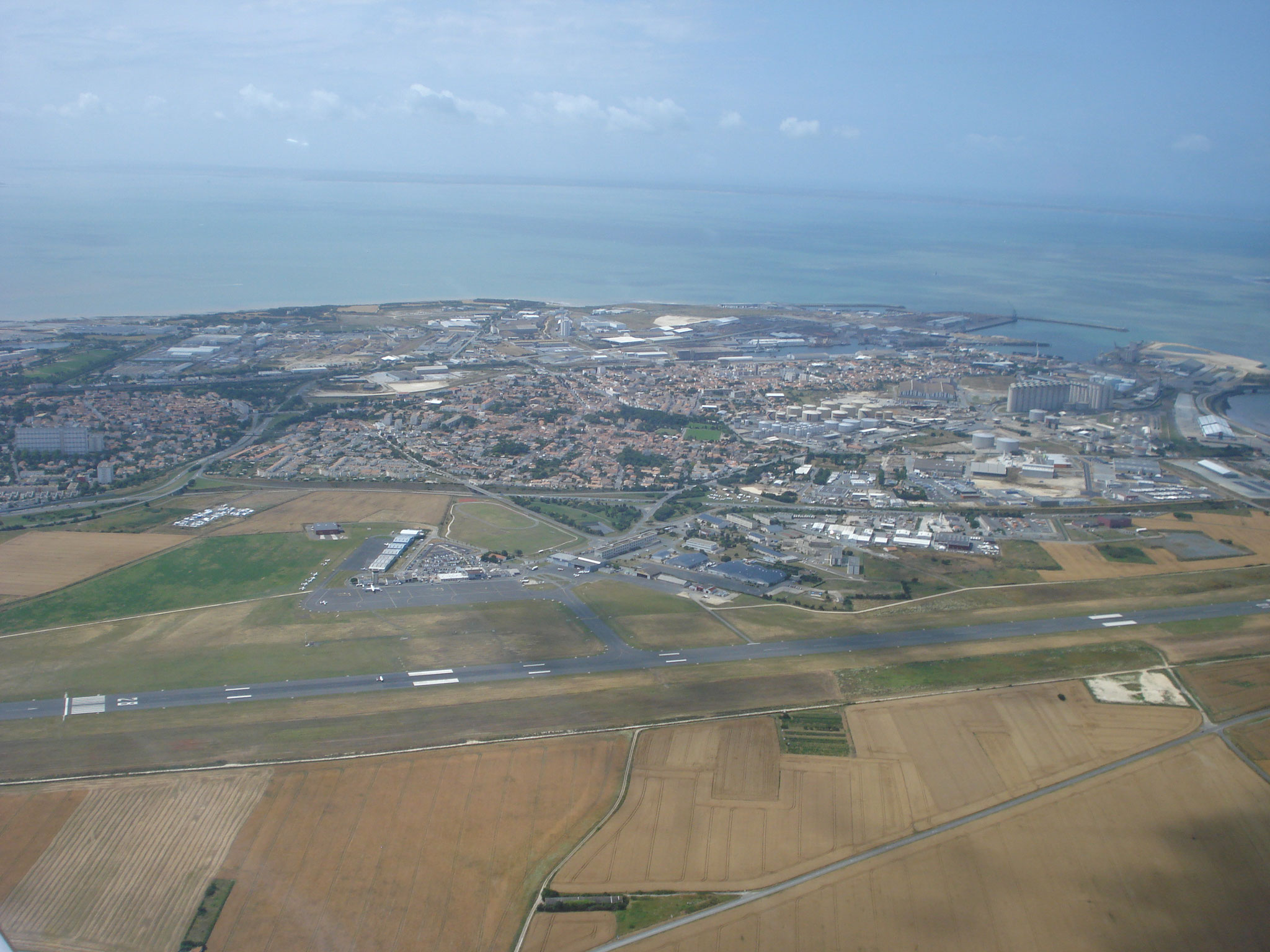 Survol du terrain de La Rochelle (LFBH)