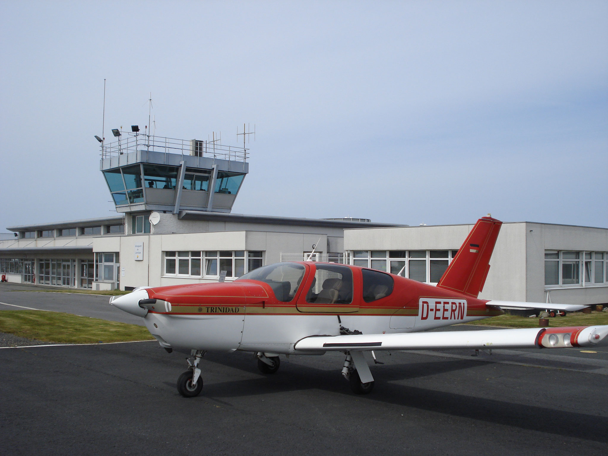 Au parking à l'aérodrome de Lannion