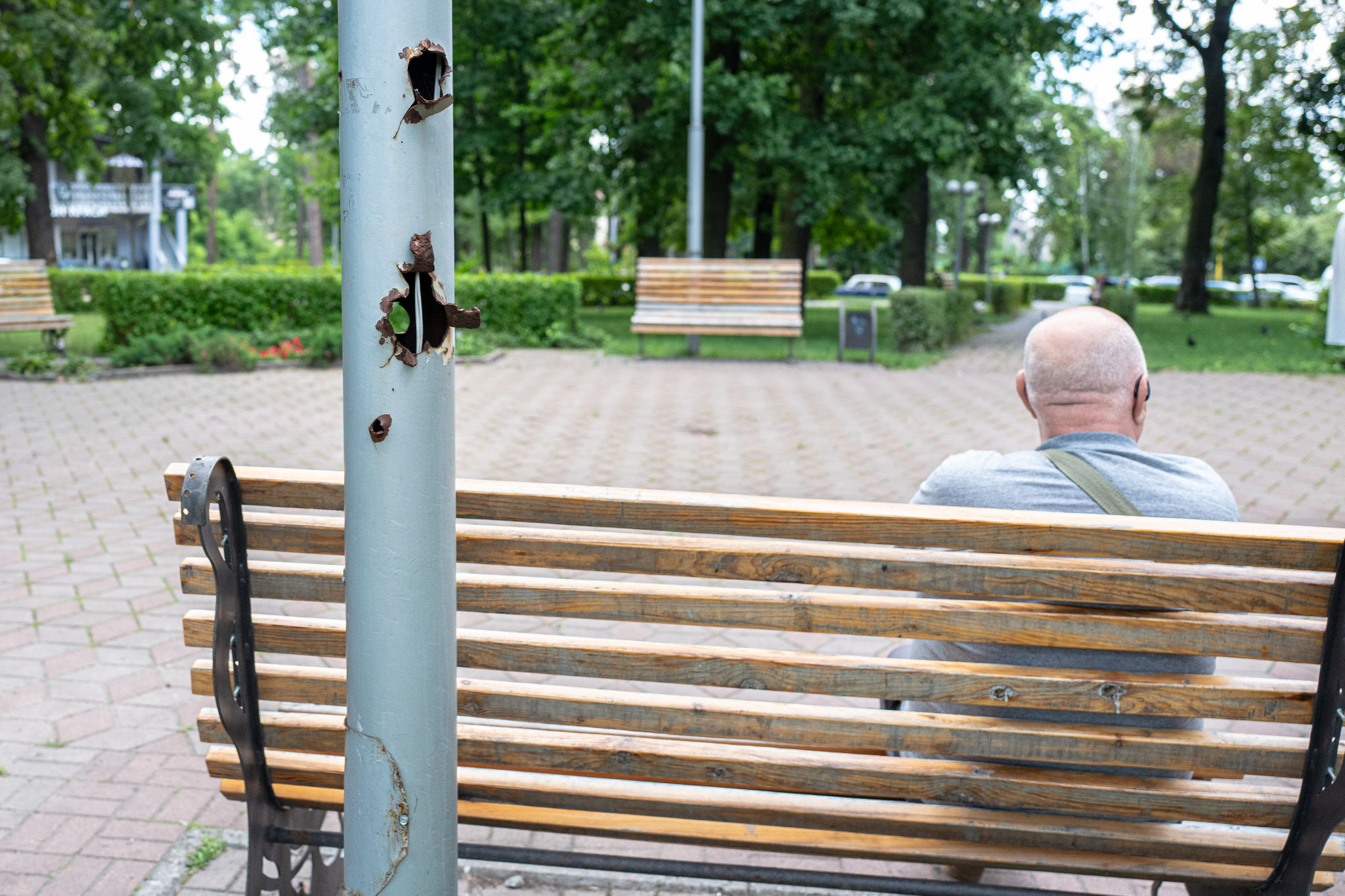 Dwars door lantaarnpalen