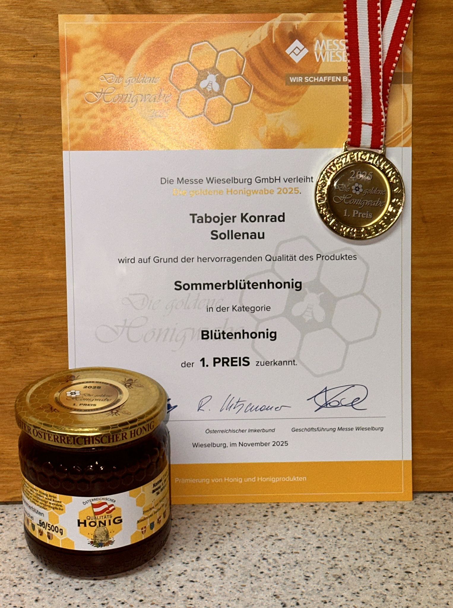 1. Preis in der Kategorie Blütenhonig - Goldmedaille für Sommerblütenhonig