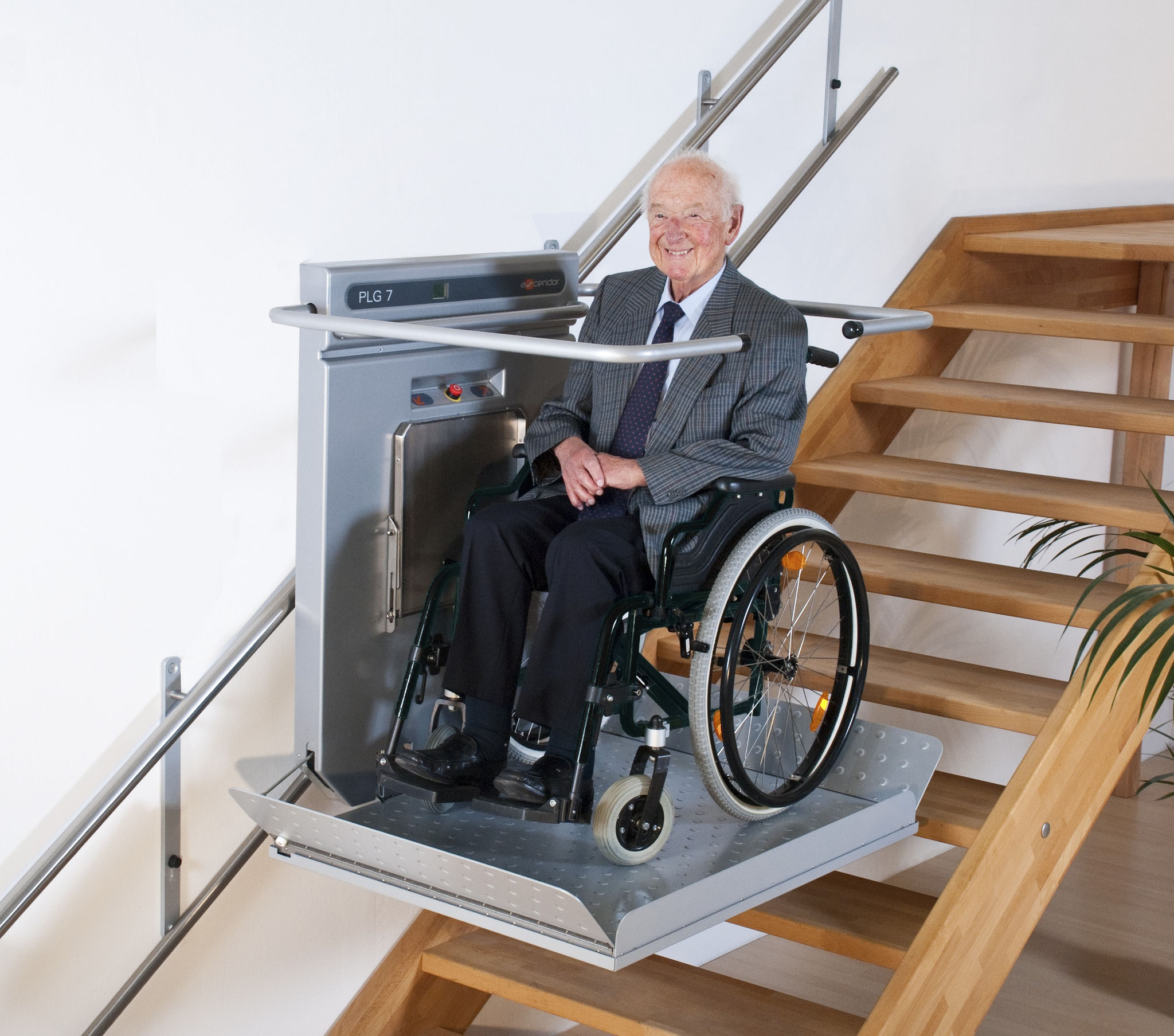 Plattformlift Ascendor PLG7 für Rollstuhlfahrer