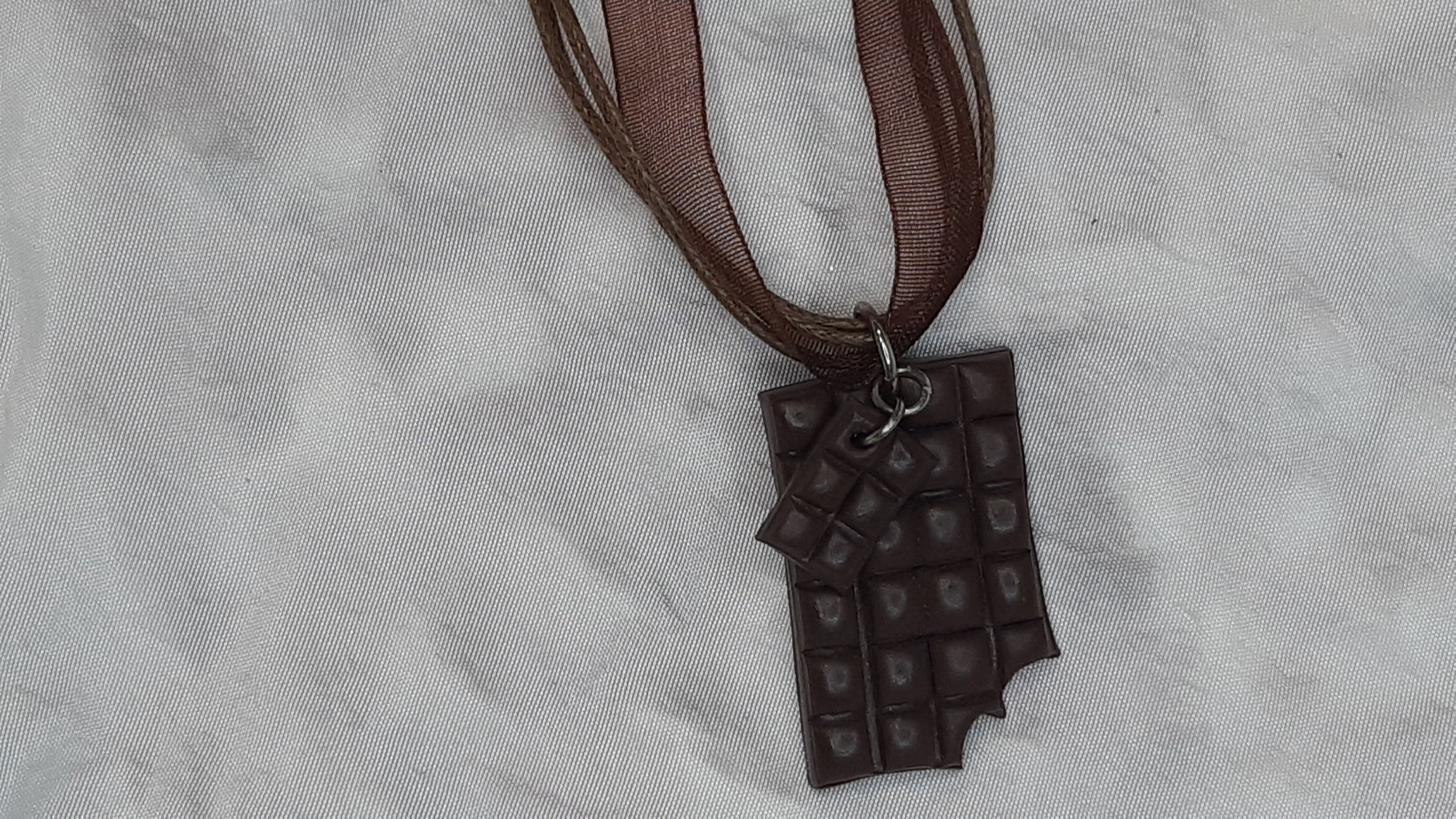 modèle 6 : collier fimo tablette choco