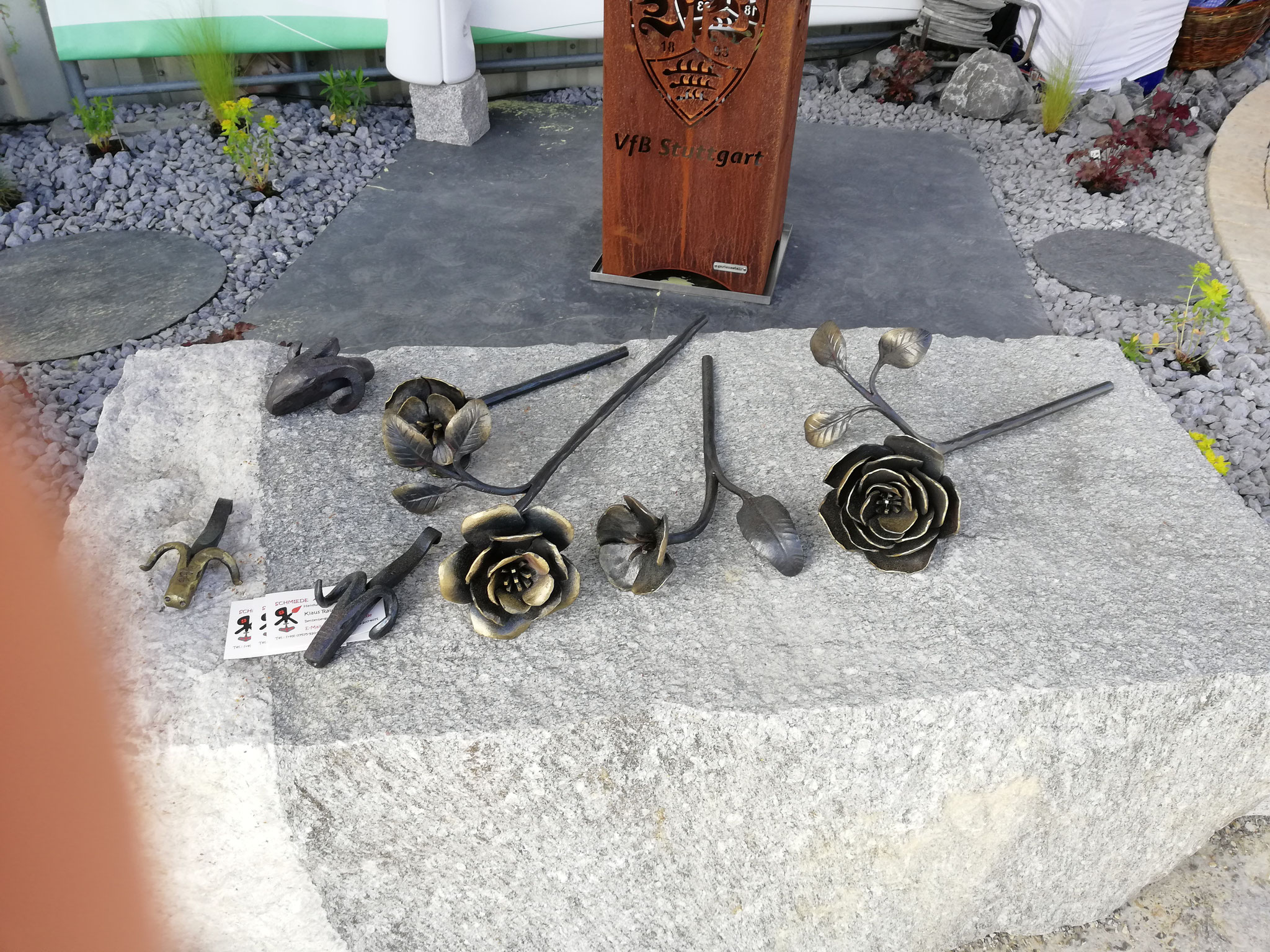 Diverse Blumen und Flaschenöffner