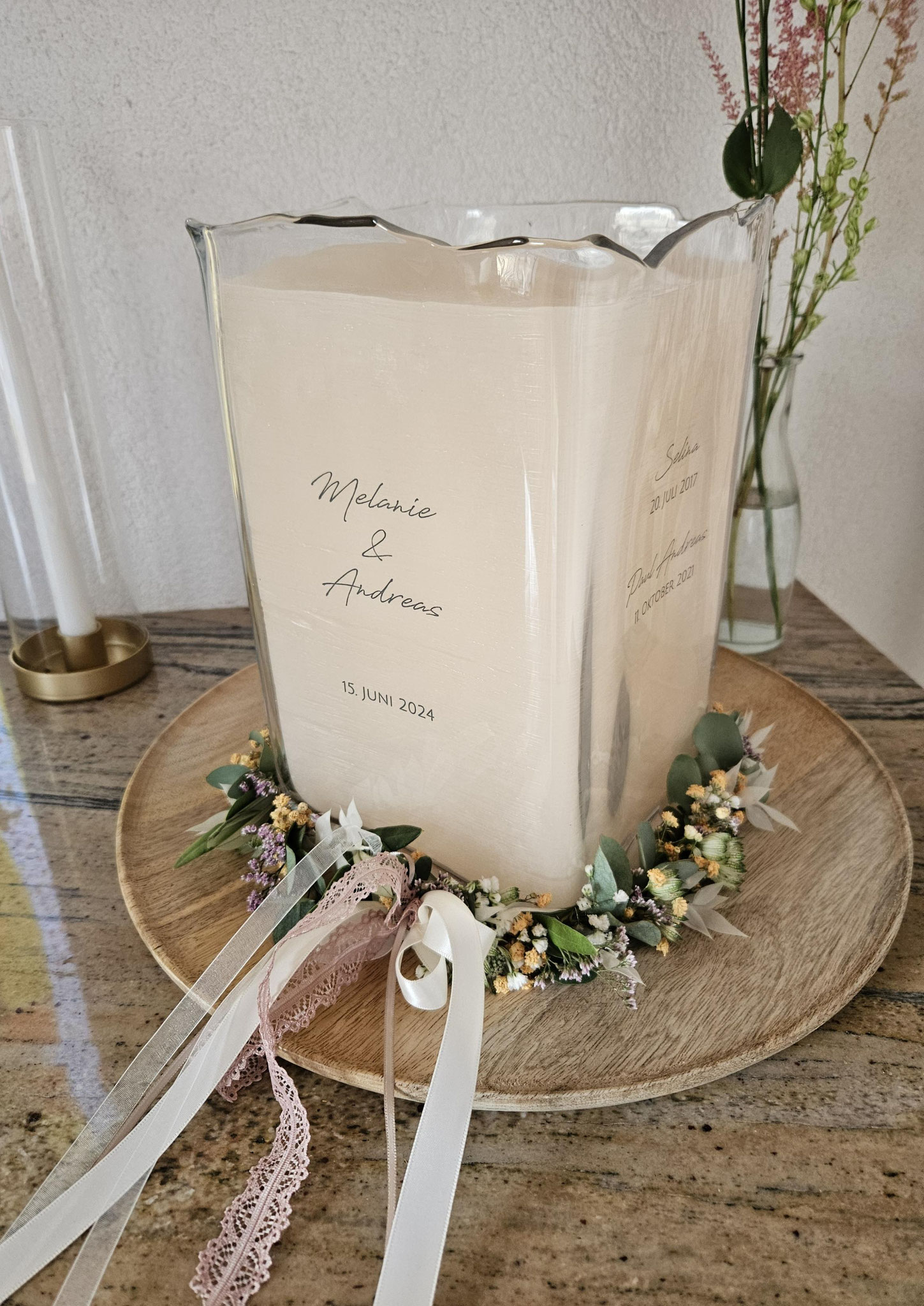Vielen lieben Dank für die tolle Kerze zur Hochzeit meiner Schwester - war ein richtiger Hingucker !  liebe Grüße, Tamara Schw.