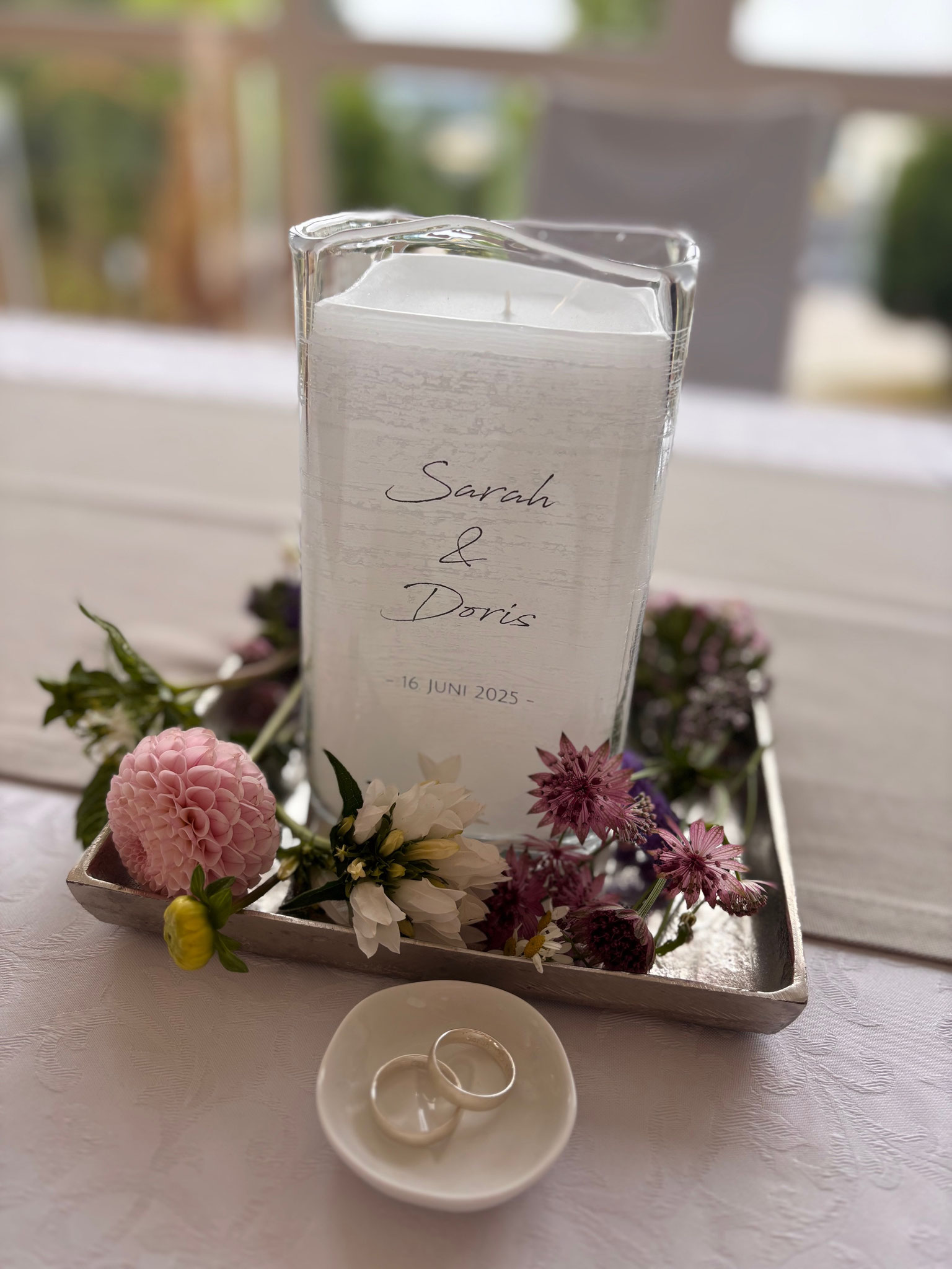 Liebe Grüße und danke für die tolle Kerze ! Sarah und Doris