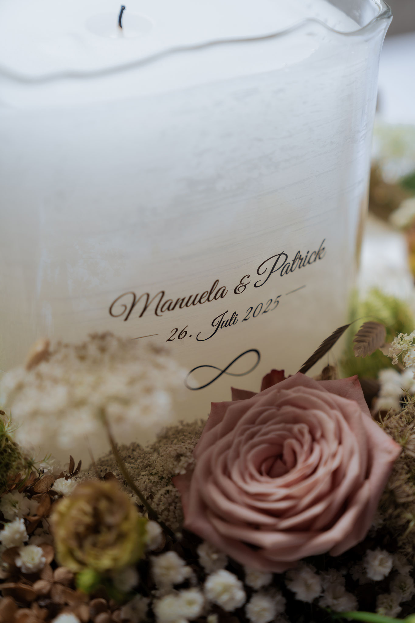 Hallo Herr Labacher, anbei Bilder von unserer wunderschönen Hochzeitskerze ! liebe Grüße Manuela