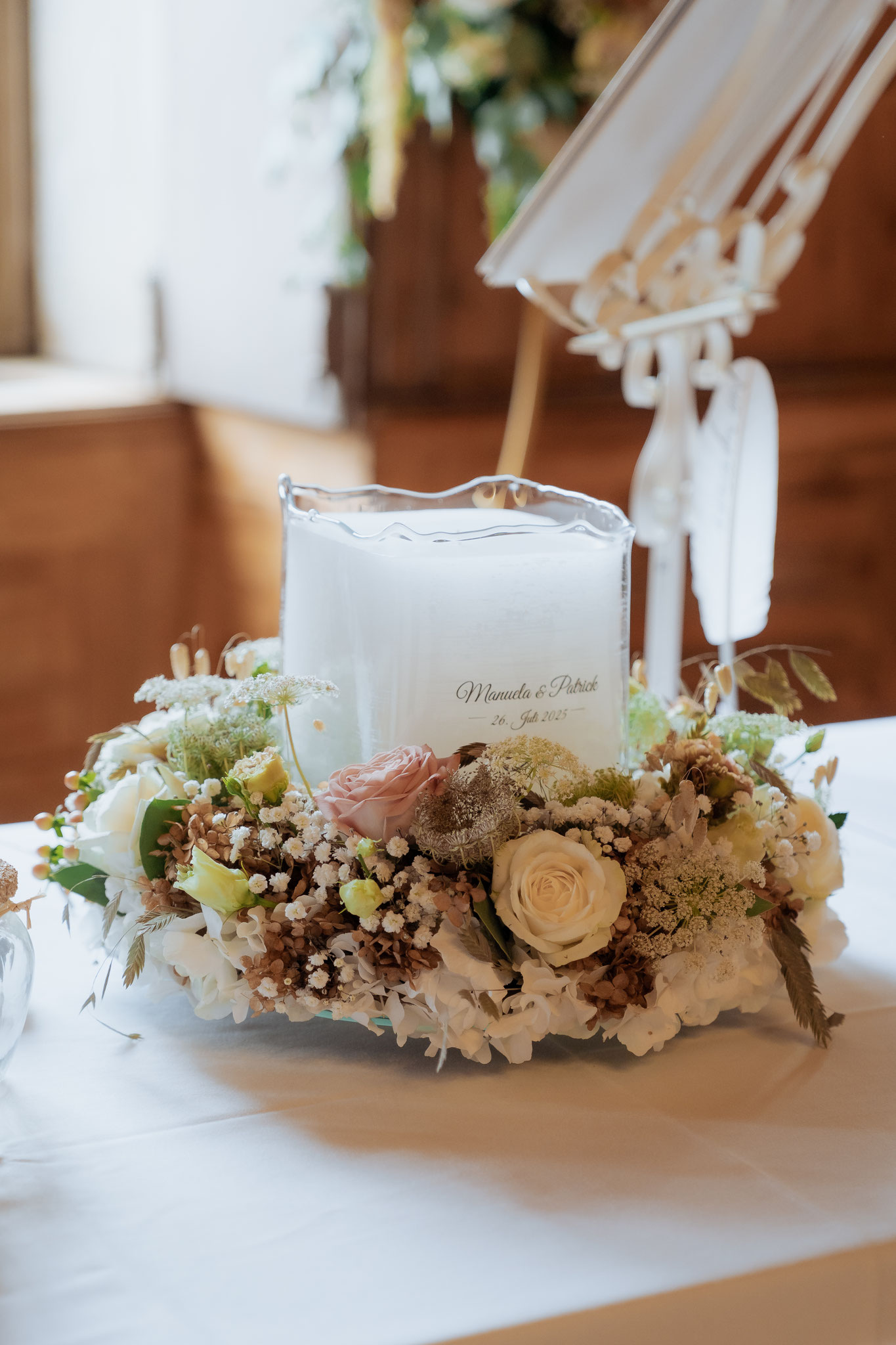 Hallo Herr Labacher, anbei Bilder von unserer wunderschönen Hochzeitskerze ! liebe Grüße Manuela