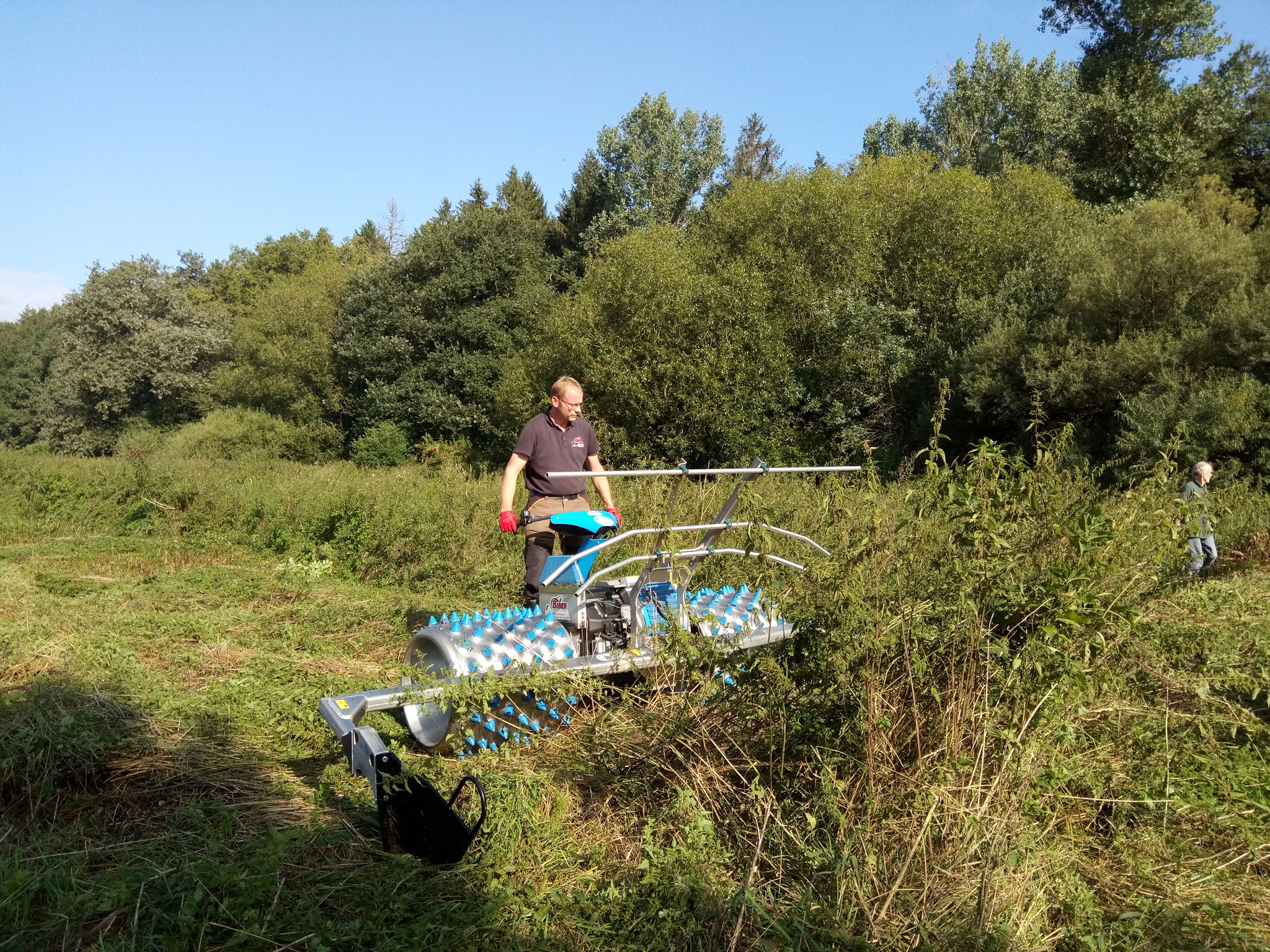 Instandsetzung ehemals artenreichen Feucht- und Nasswiesen mit insektenschonden Balkenmäher. Foto: ÖNSOR, S. Pils 