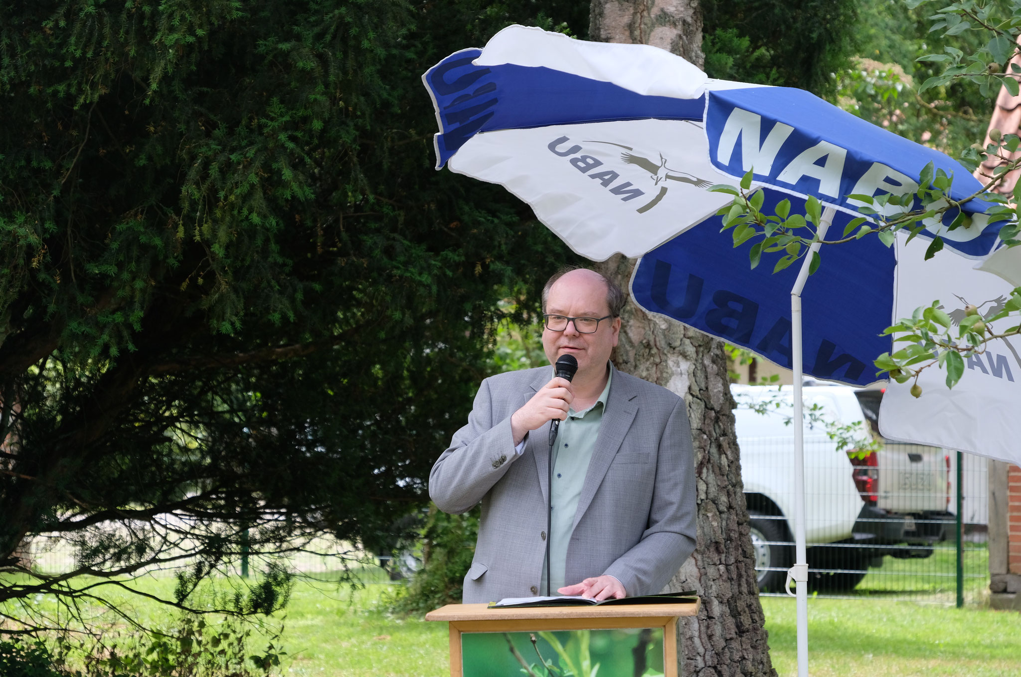 Christian Meyer (Nds. Minister für Umwelt, Energie und Klimaschutz) sprach über die hohe Bedeutung der Ökologischen Stationen für die Schutzgebietsentwicklung. Foto: NABU Niedersachsen/L. Neffati