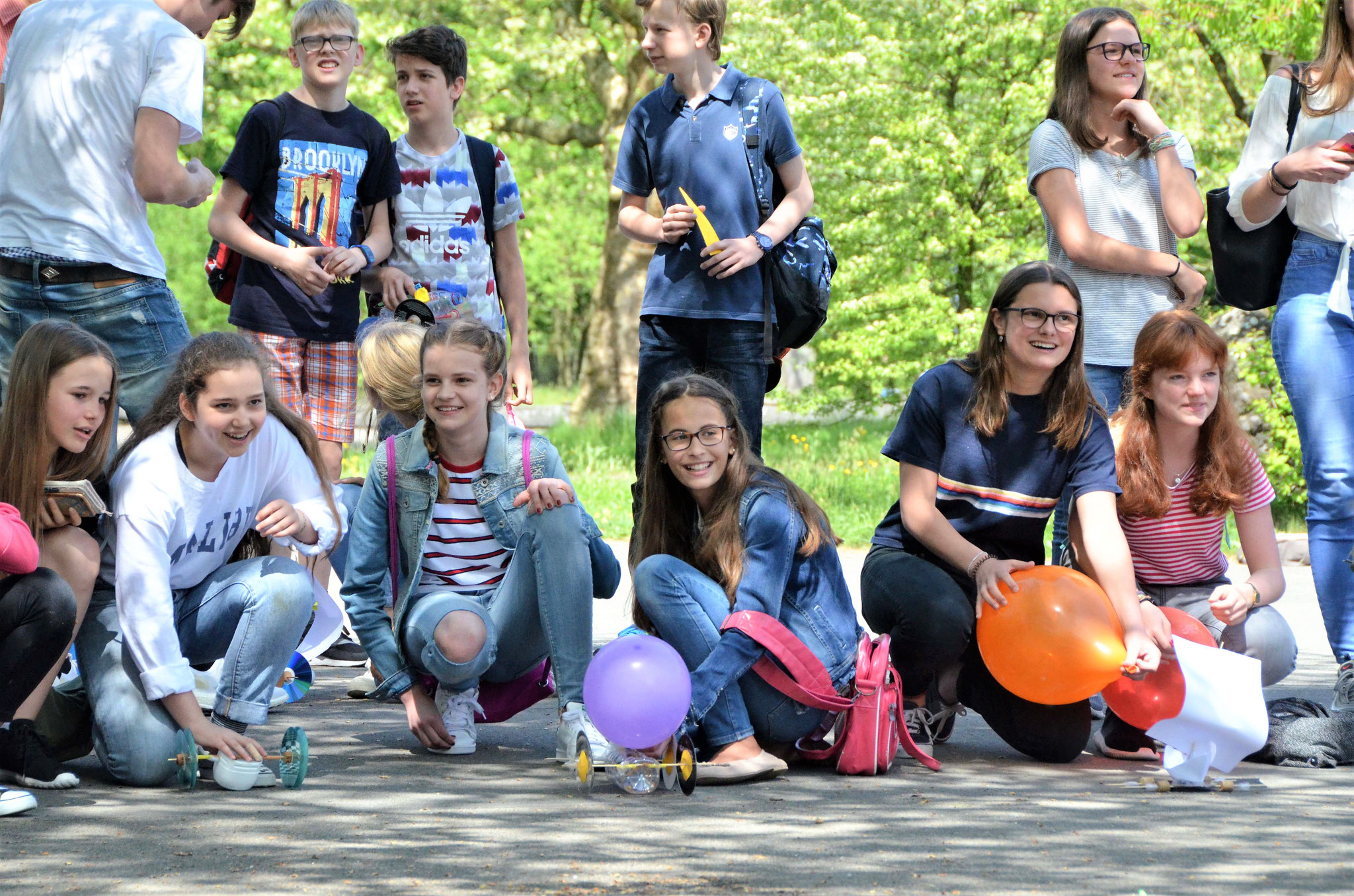 TecDay an der Kanti Alpenquai: mit selbstgebauten Fahrzeigen ein Rennen veranstalten.  Bild: Kantonsschule Alpenquai/Benno Bühlmann