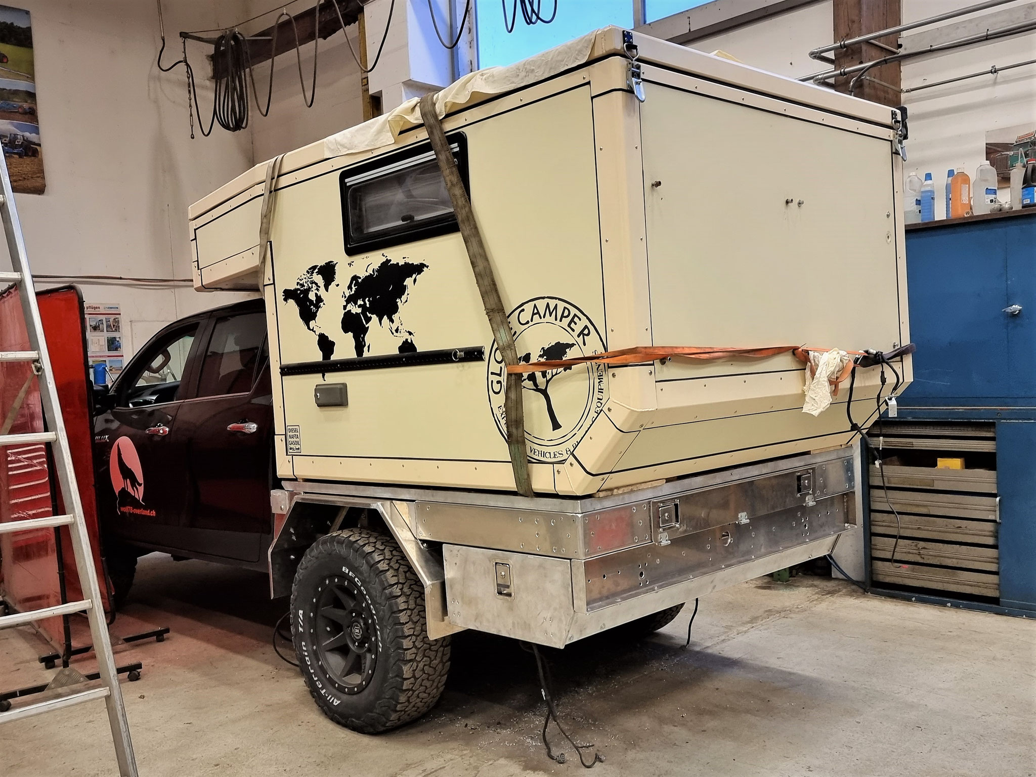 Toyota Hilux Revo 2017 2.4 #ProjektBlackwolf Alu-cab offroad overland expedition 4x4 ARB Fahrwerk Frontrunner Rocksliders Roofrack Rival skidplate  bfgoodrich 285/70R17 33" Tires TJM Sknorkel wolf78-overland.ch