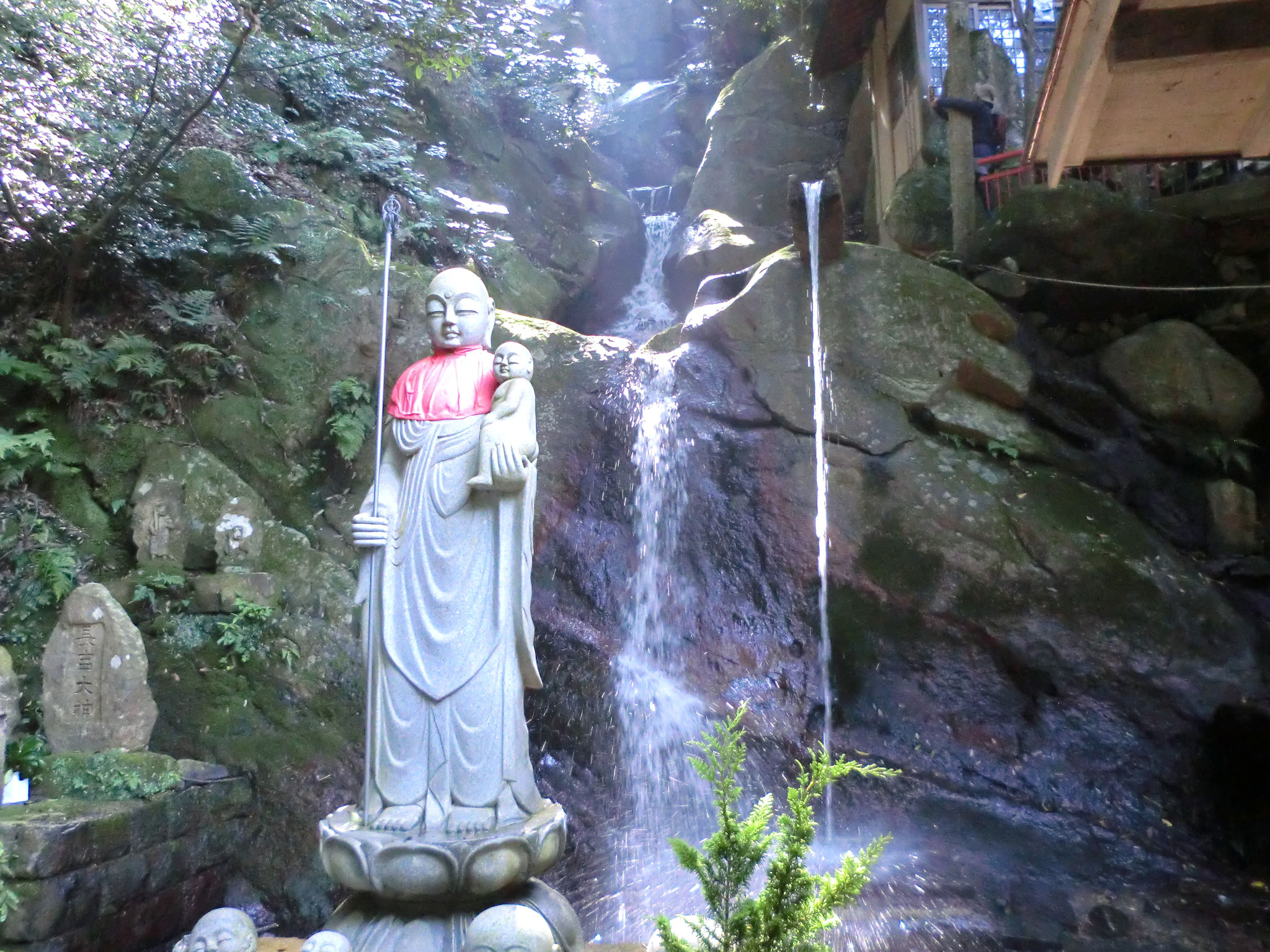 南陽院の清滝