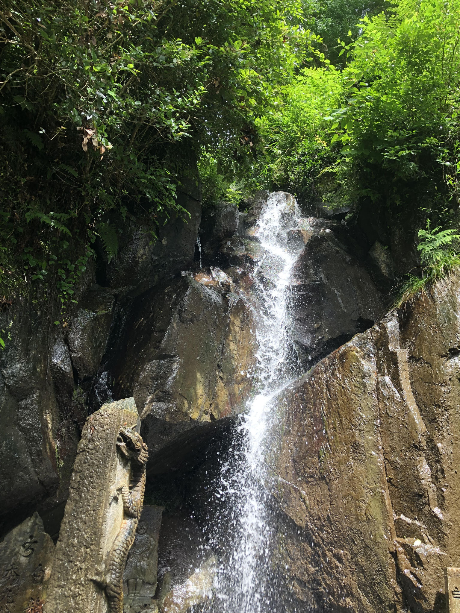 長尾の滝。苦労してきた甲斐がありました。水量が豊かでした。