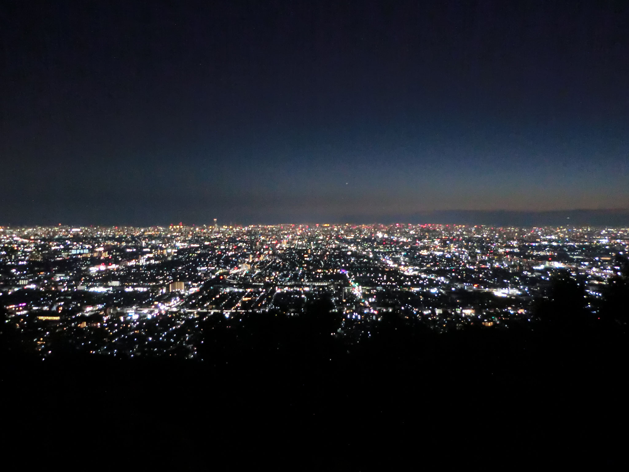 大阪平野の素晴らしい夜景です。