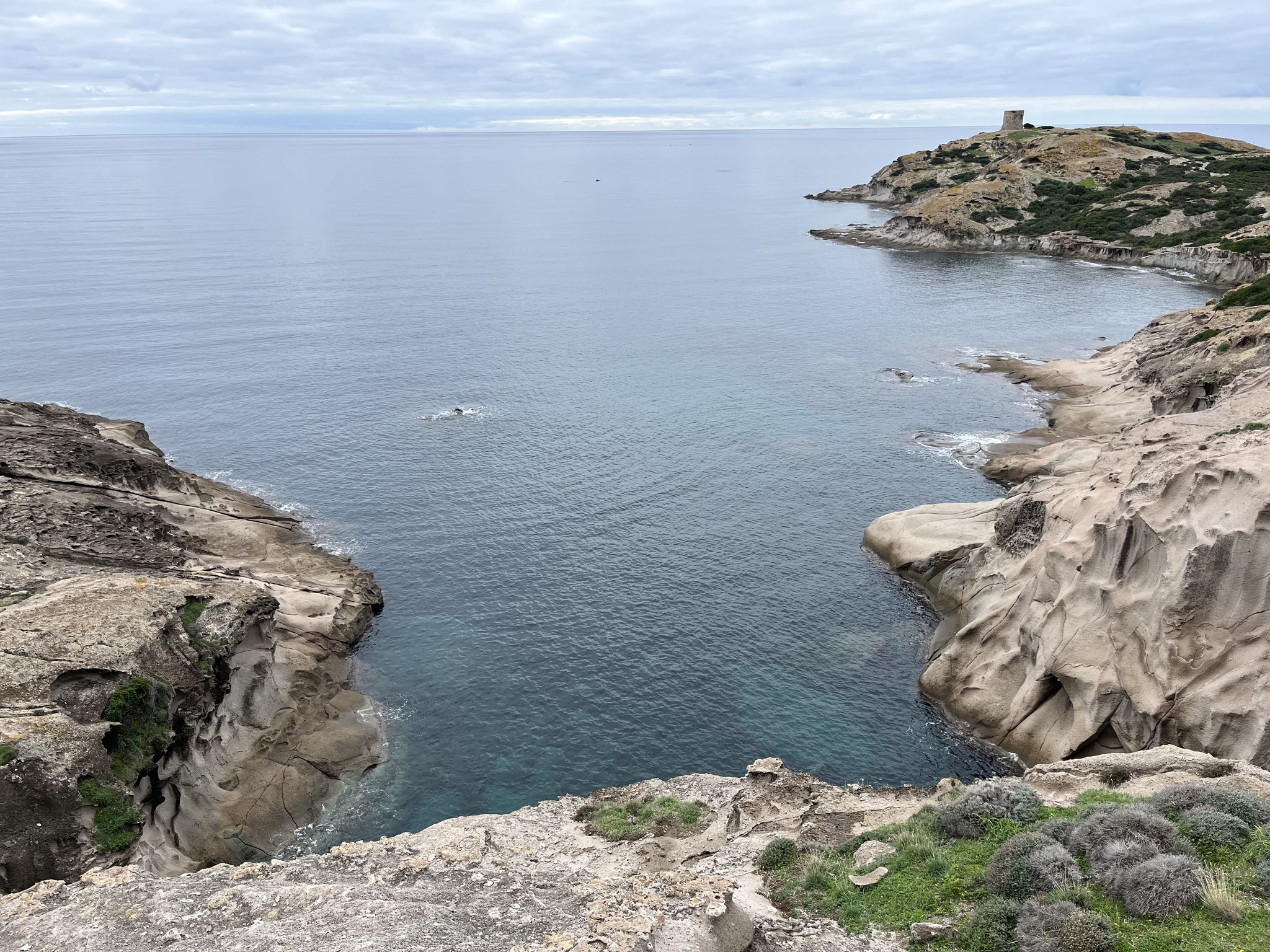 Dann gehts zum Glück einmal nur über Felsen und …