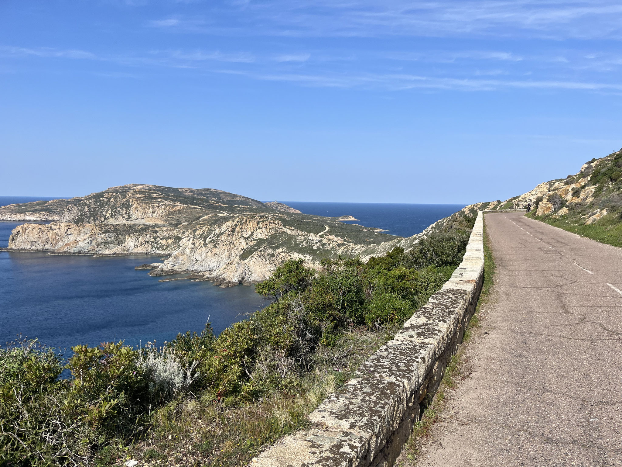 Dann gehts noch am Capu Belloni vorbei und wir sind am Ziel in Calvi, der meistbesuchten Stadt auf Korsika