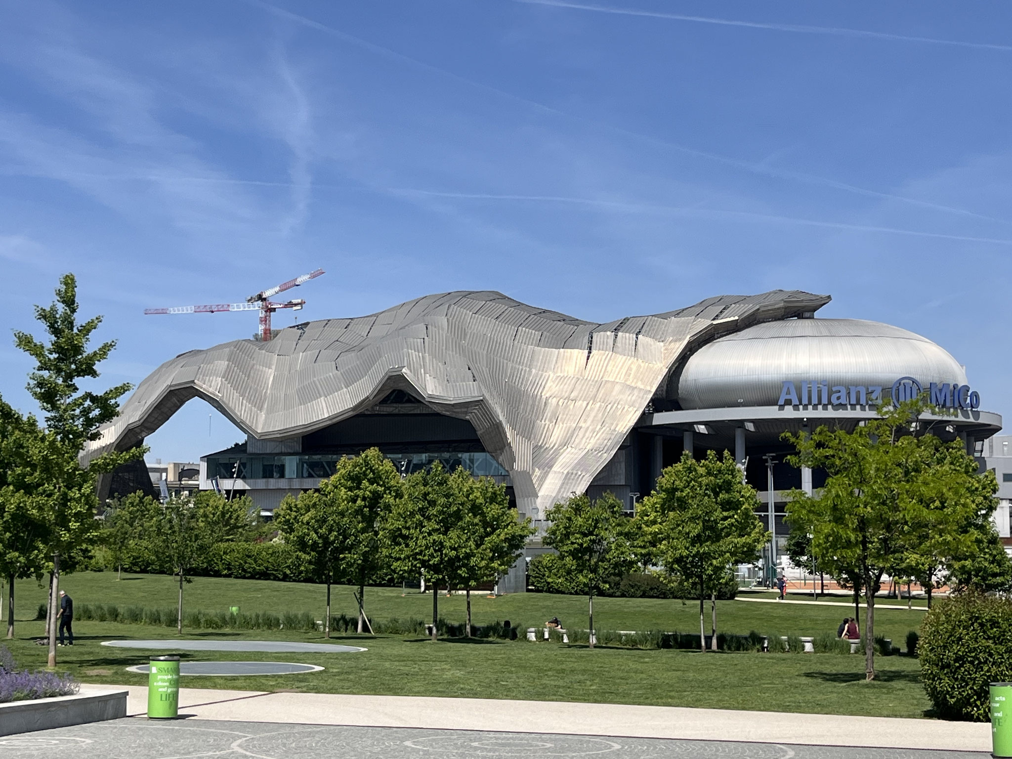 Hier ist in den letzten Jahren ein riesiges Messe-Sport- und Einkaufsmekka entstanden.
