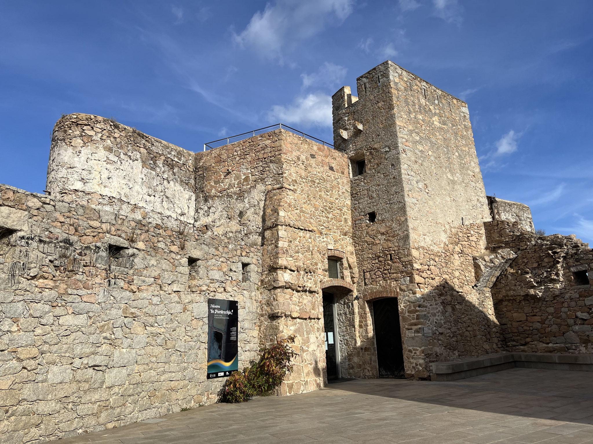 Interessant wäre die „Bastion de France“ zu besuchen und deren Aussichtsplattform zu besteigen-leider am Montag geschlossen.