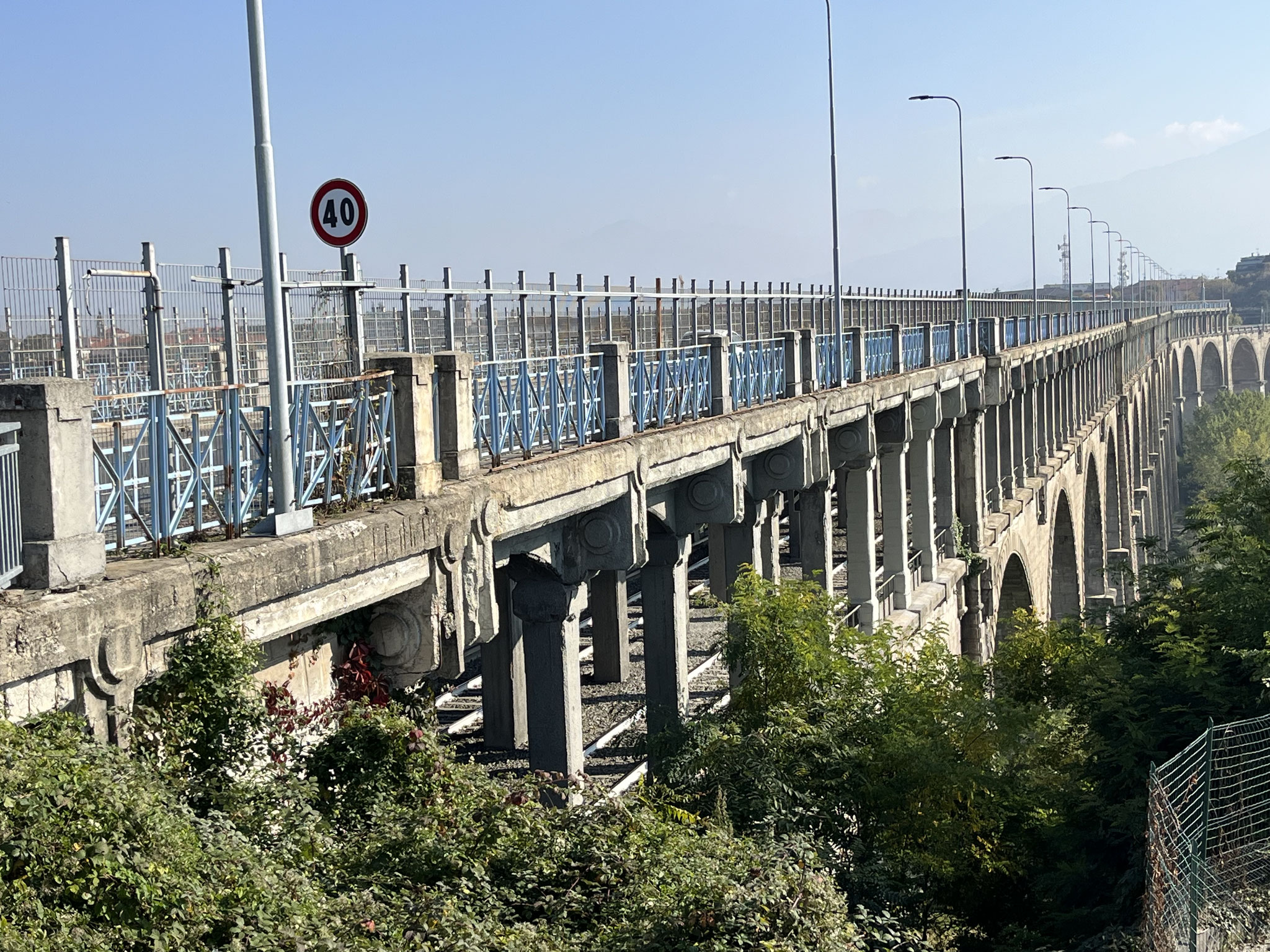 Wir kommen zurück und blicken über das gewaltige Viadukt.