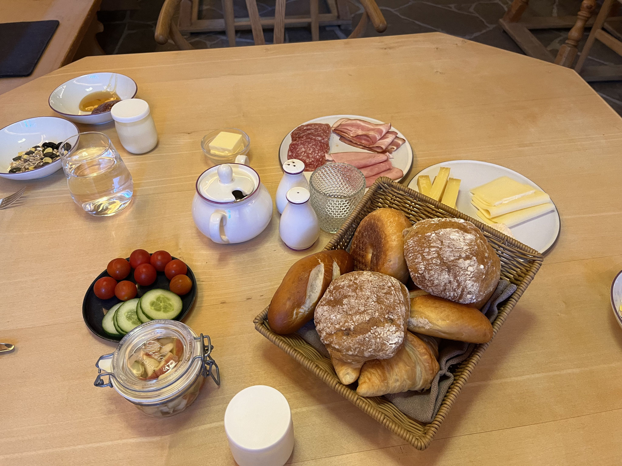 Im Hotel Johann wird uns ein sehr feines Frühstück serviert.