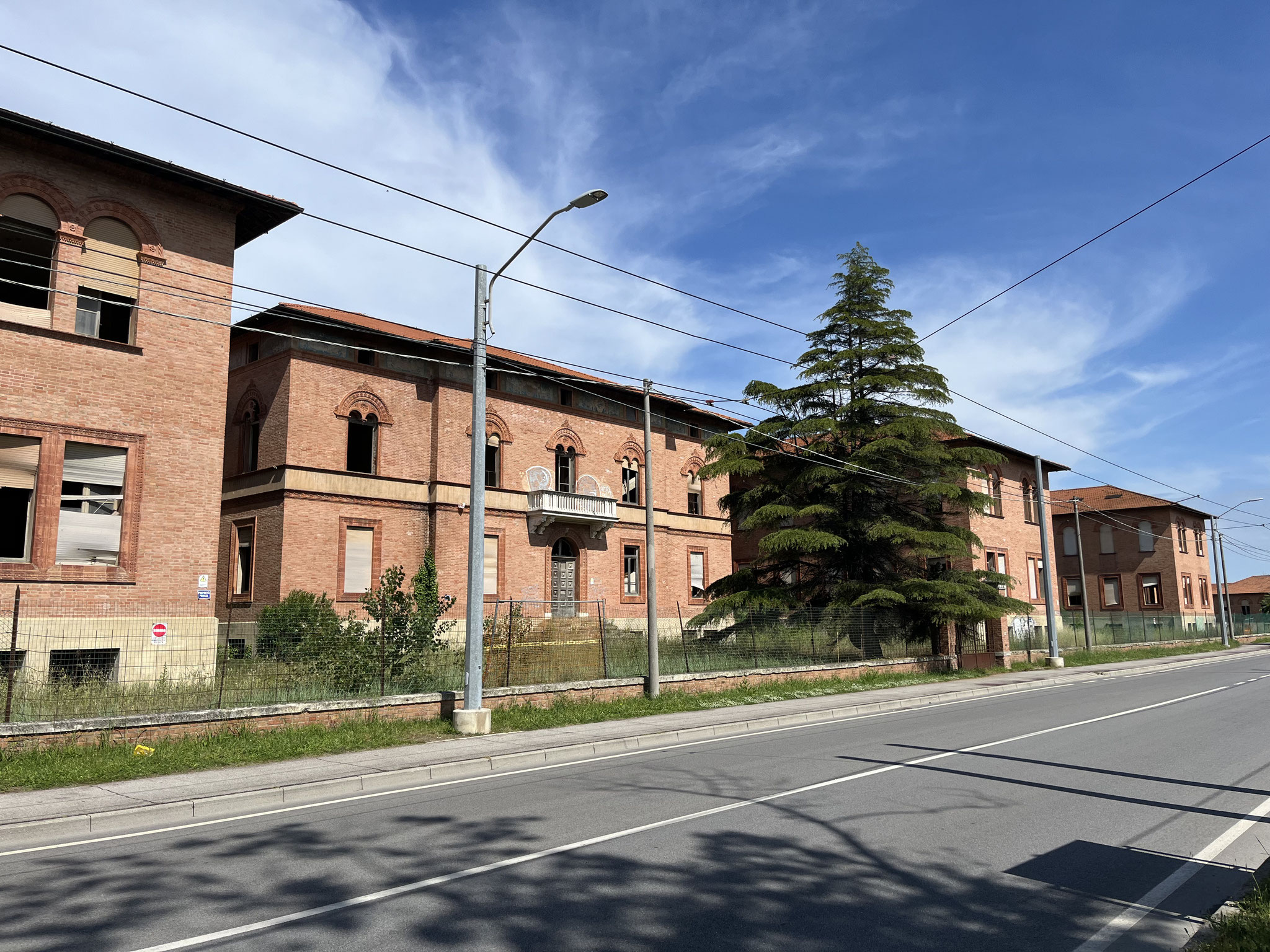 ... das geschichtsträchtige Rimini kennen, das hier auf uns keinen guten Eindruck macht. Ein "Lost place" aus der Zeit des 2. WK 