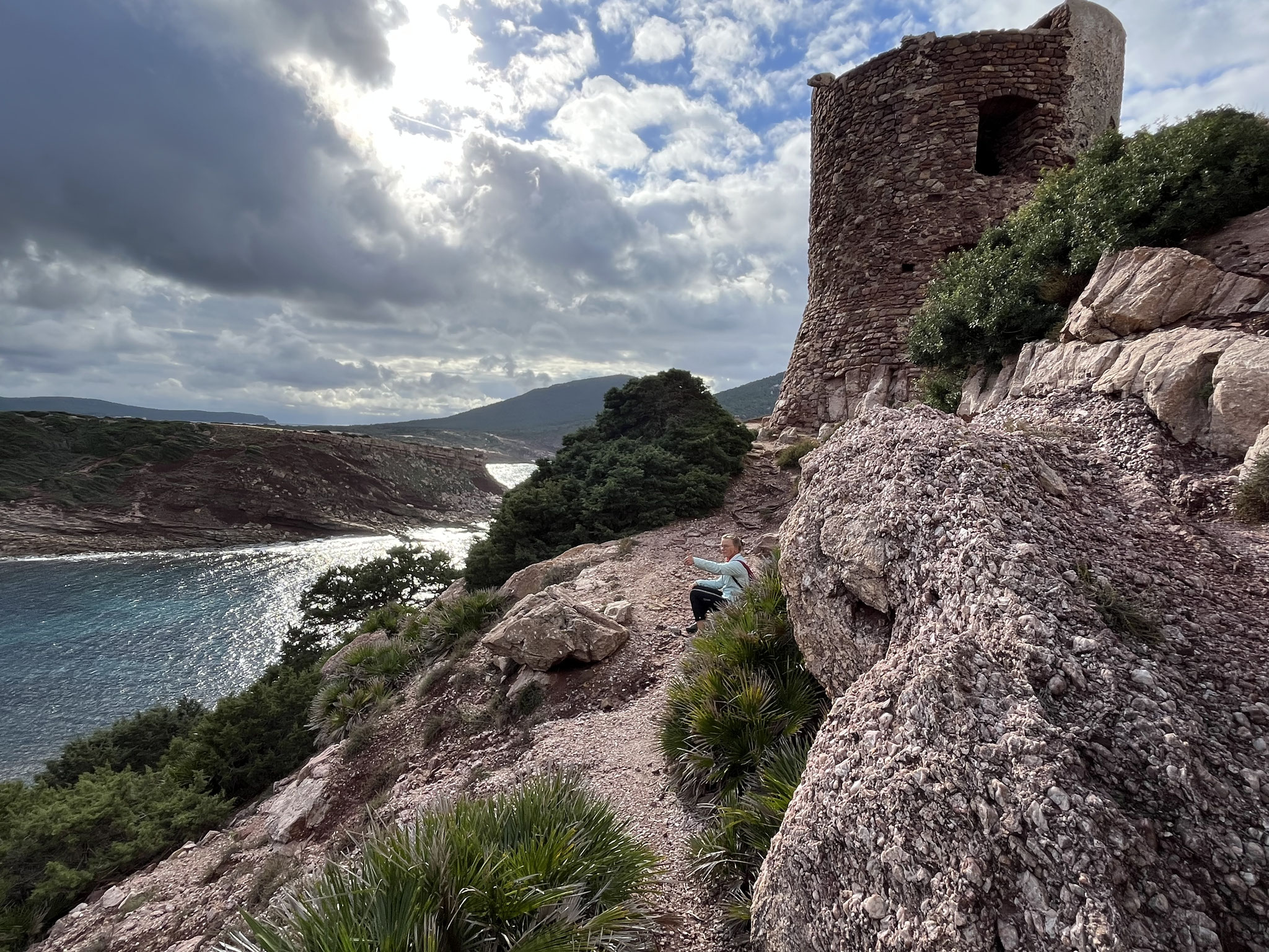 Wir steigen hoch zum Turm und geniessen den traumhaften Blick hinunter …