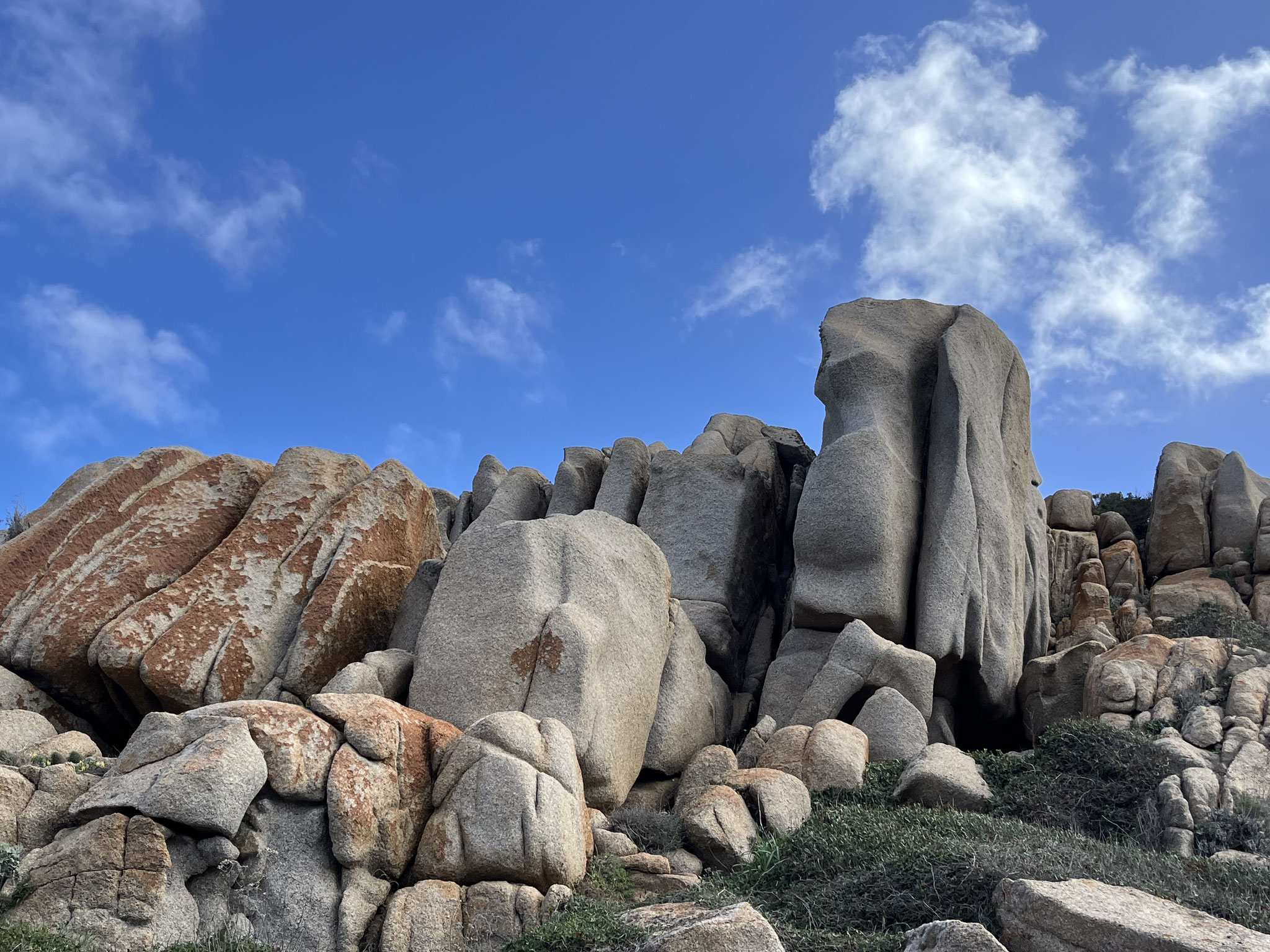 Unsere Wanderung geht durch einen grandiosen Granitskulpturenpark.