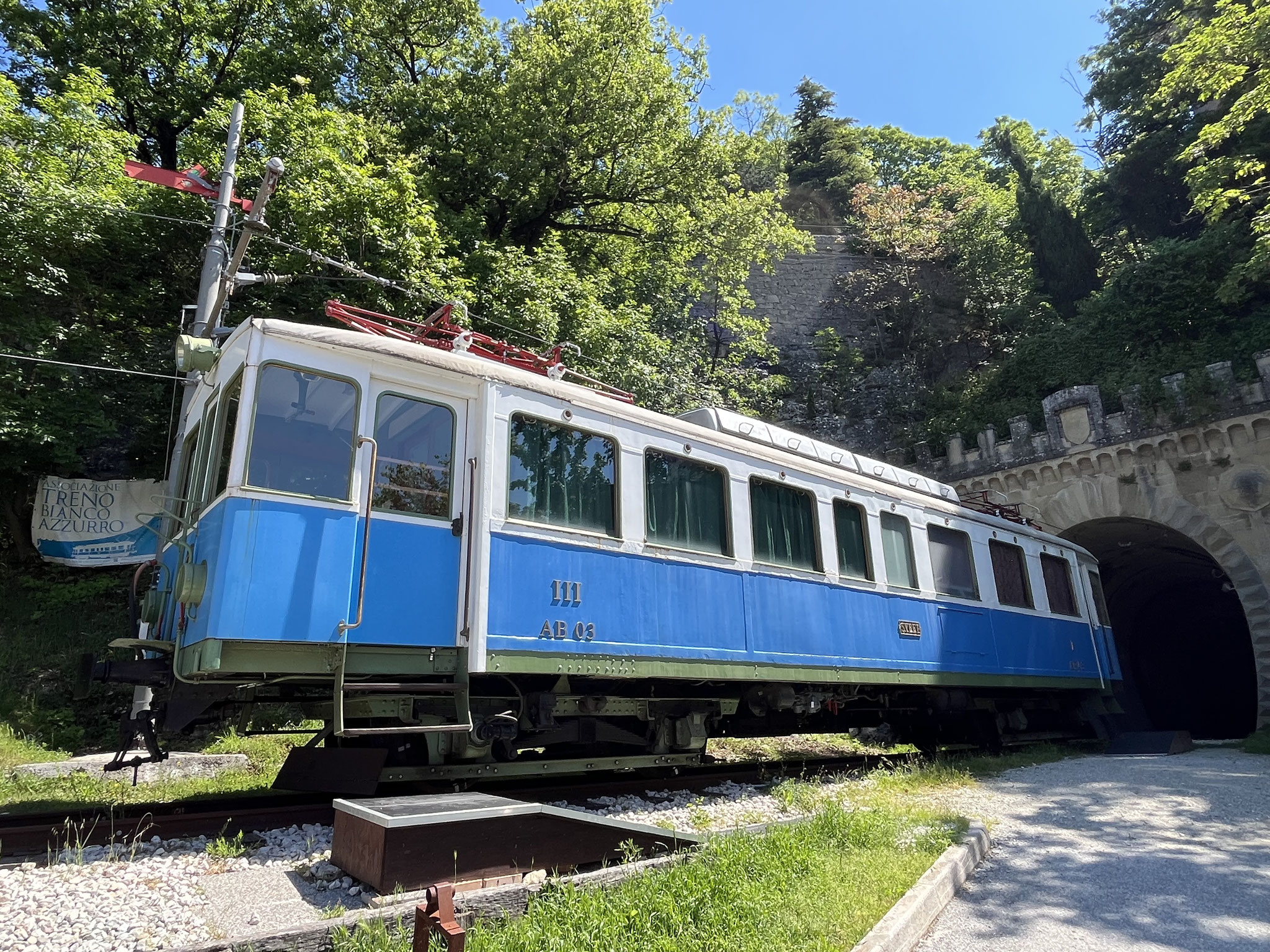 Früher(1932-45) fuhr von Rimini aus diese Schmalspurbahn hinauf zum Bergstaat.