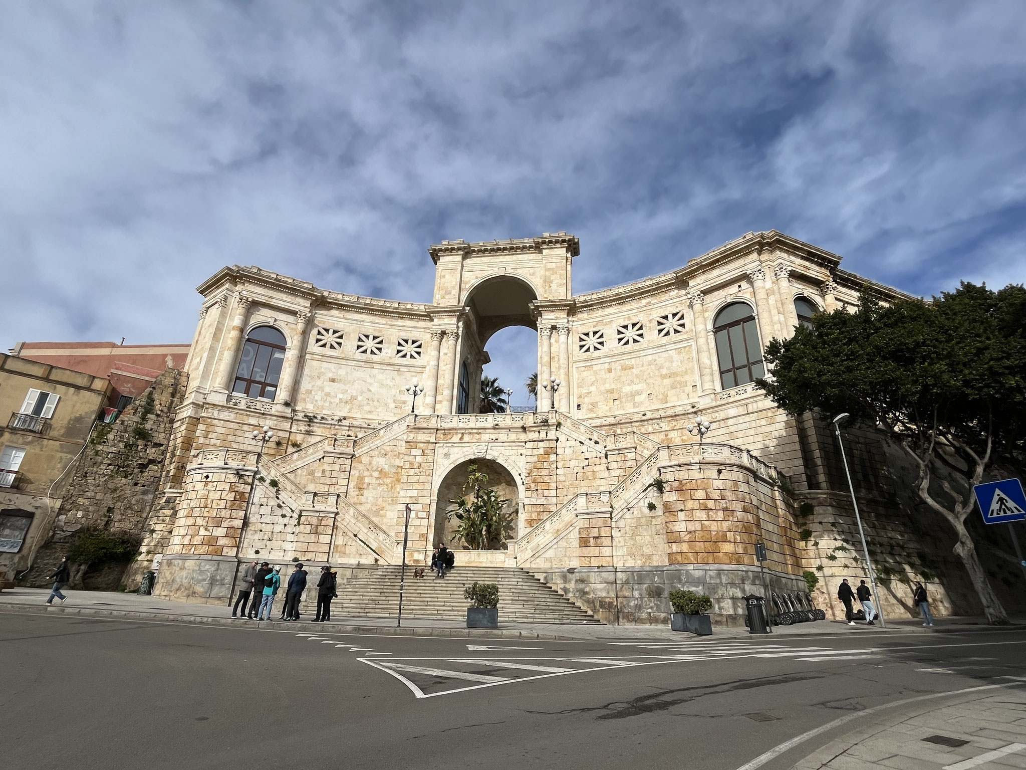 Wir steigen zur „Bastione di Saint Remy“ hoch …