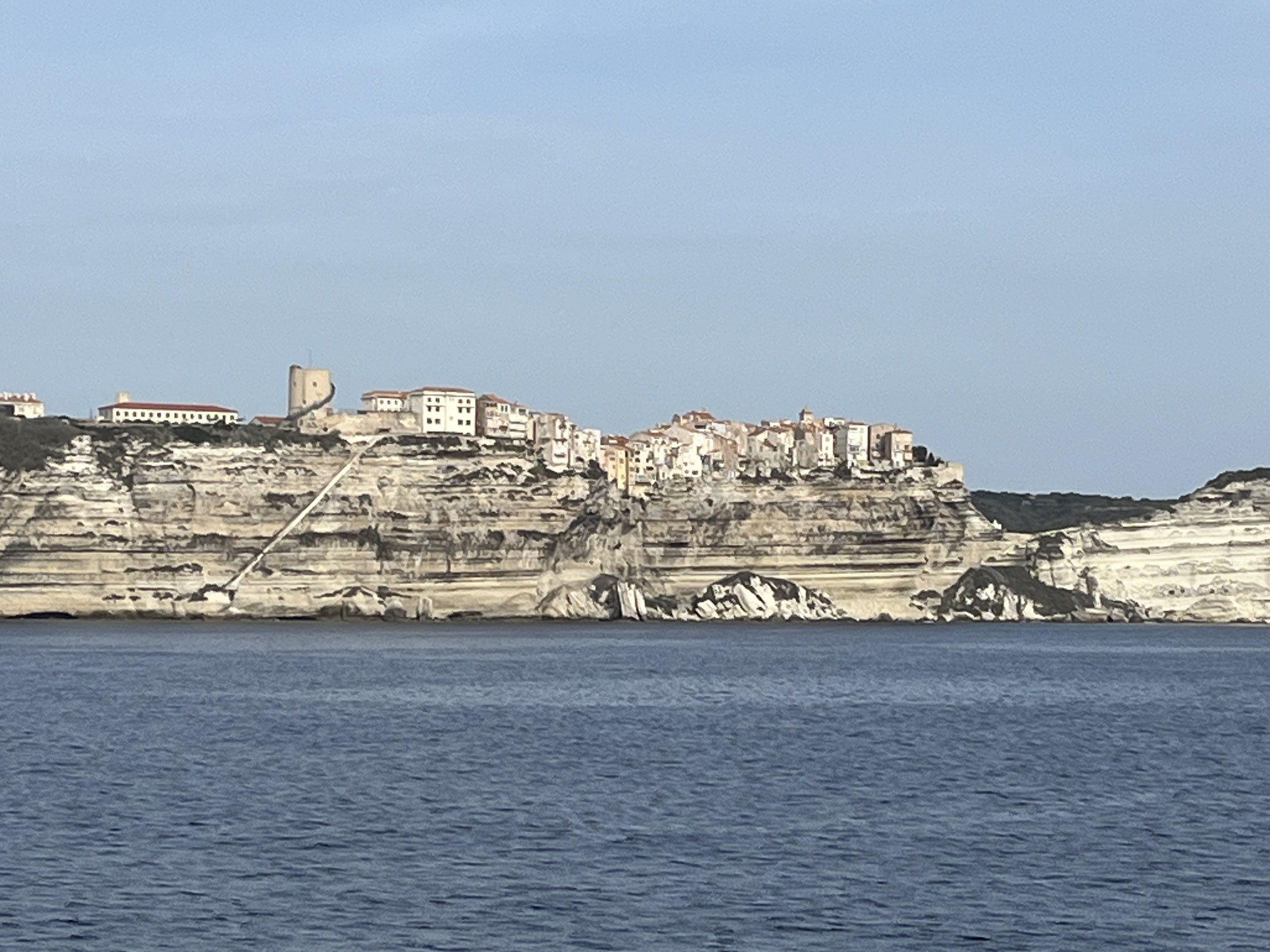 … die Altstadt von Bonifacio sehen schon spektakulär aus. Für uns sicher das Highlight von Korsika.