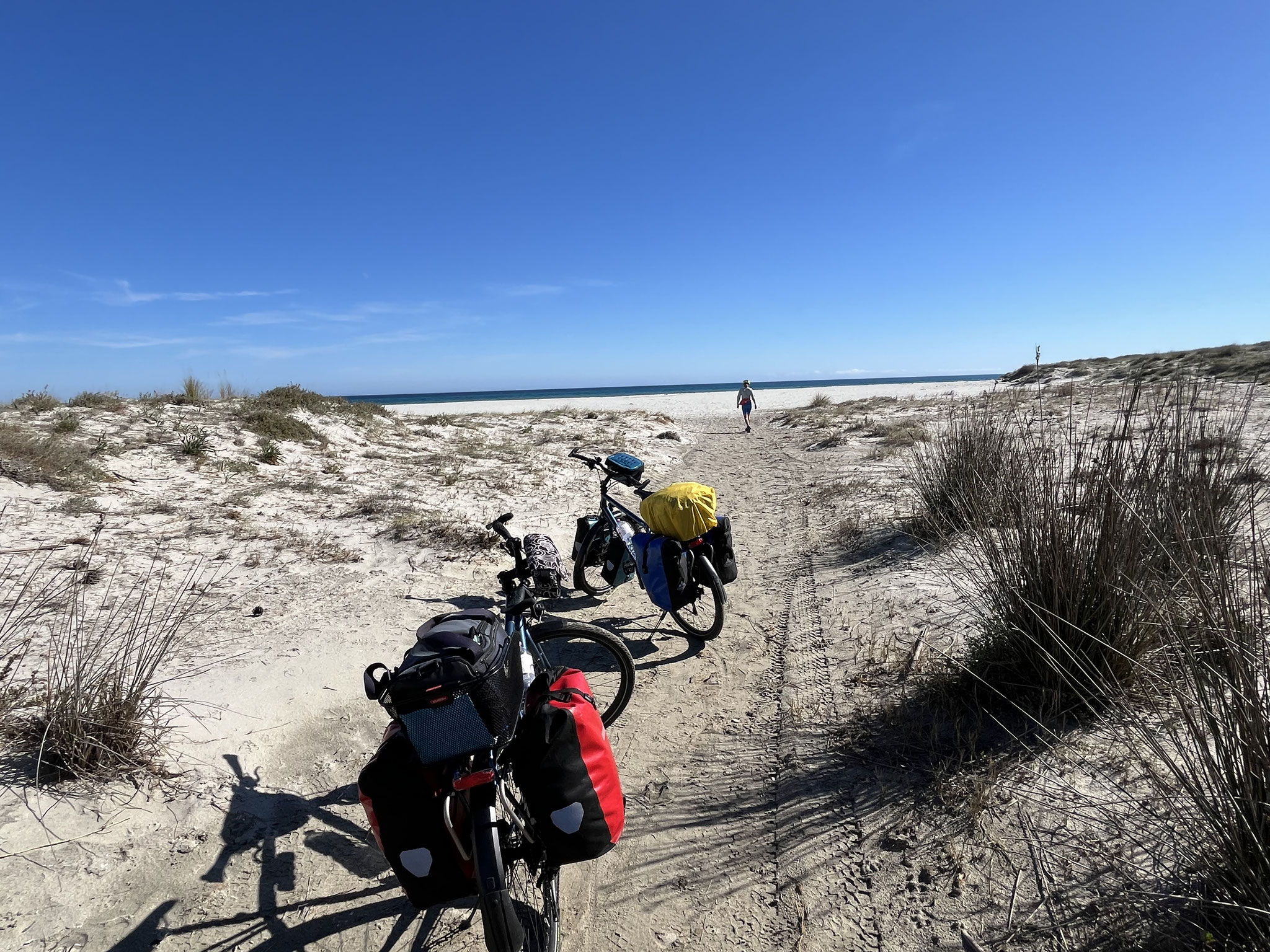 Der weisse Sandstrand in unmittelbarer Nähe ist traumhaft.