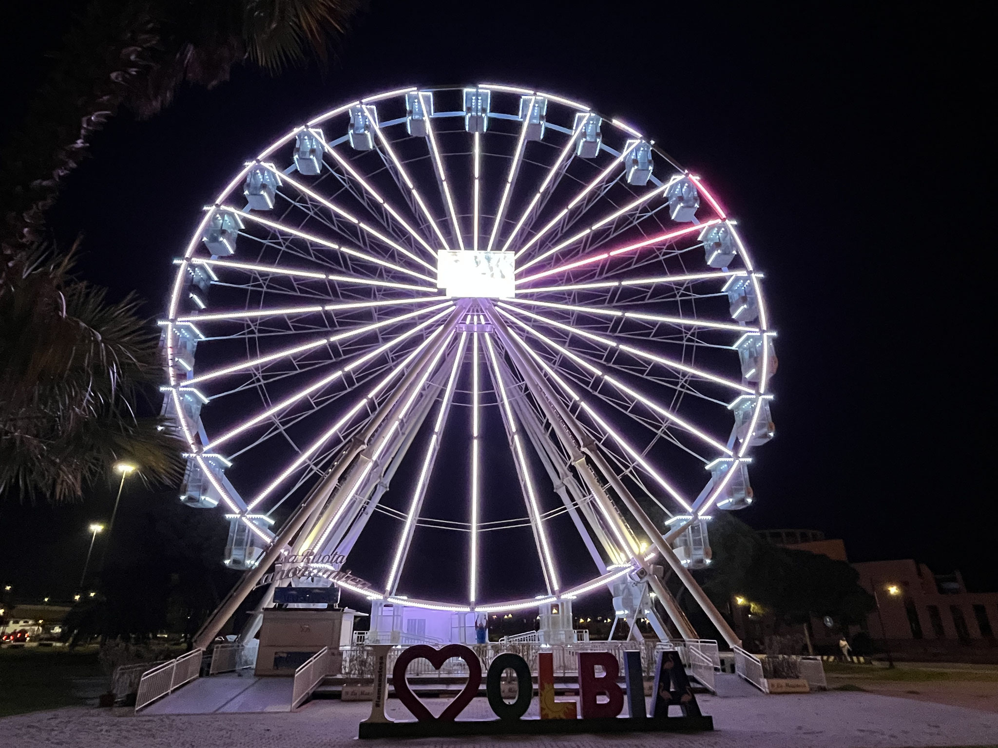 … direkt neben dem strahlenden Riesenrad.