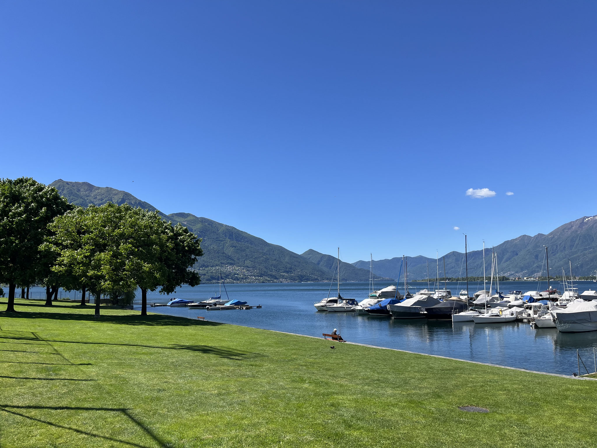 … wir ans Ufer des Lago Maggiore kommen.