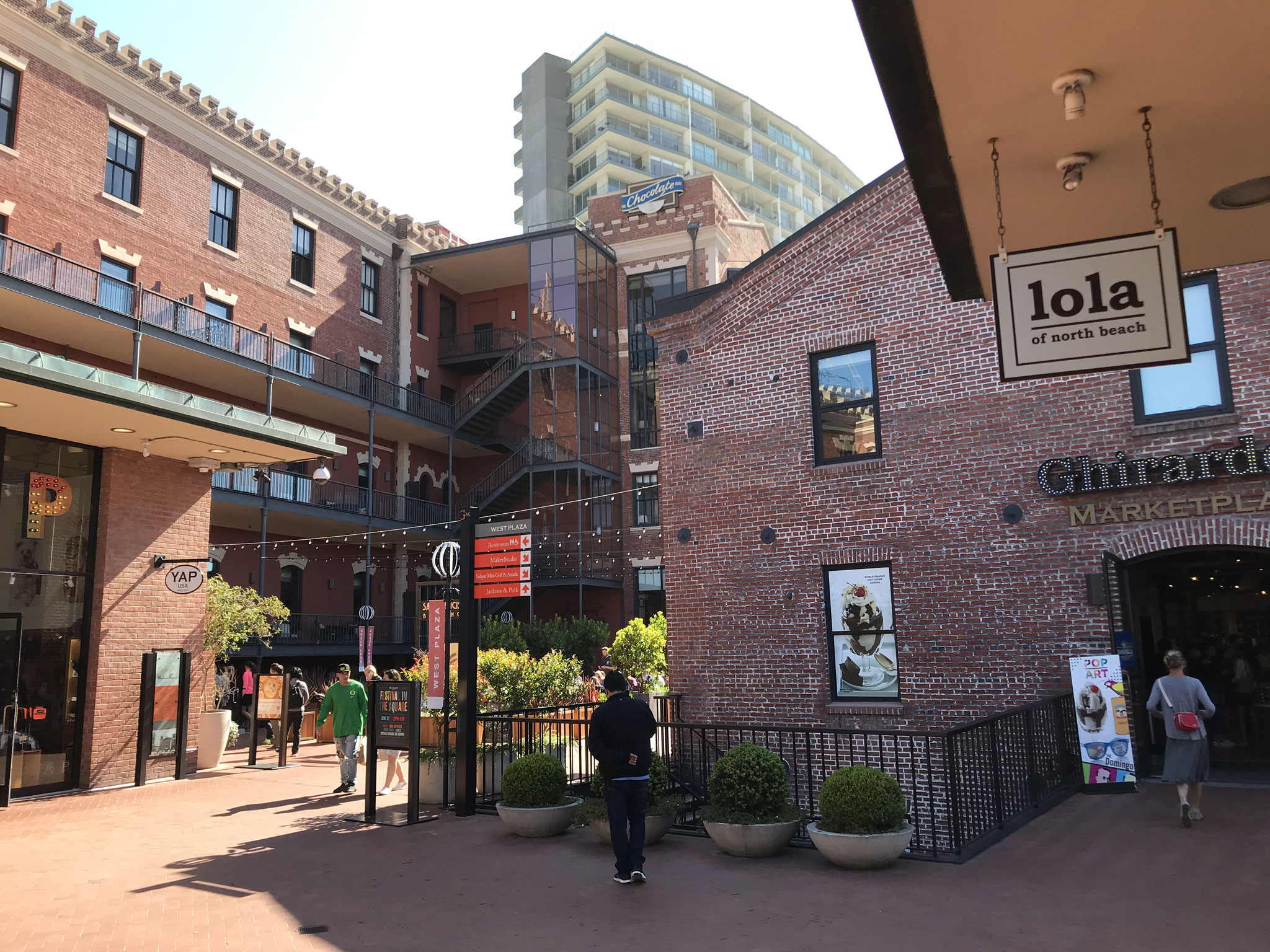 Im Ghirardelli Square