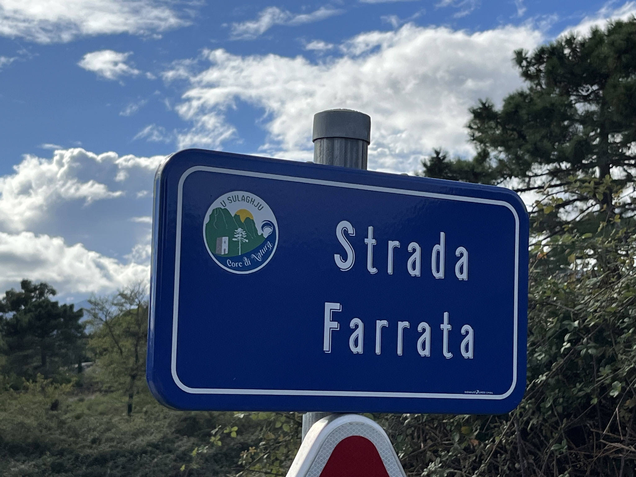 … an diesem Schild!