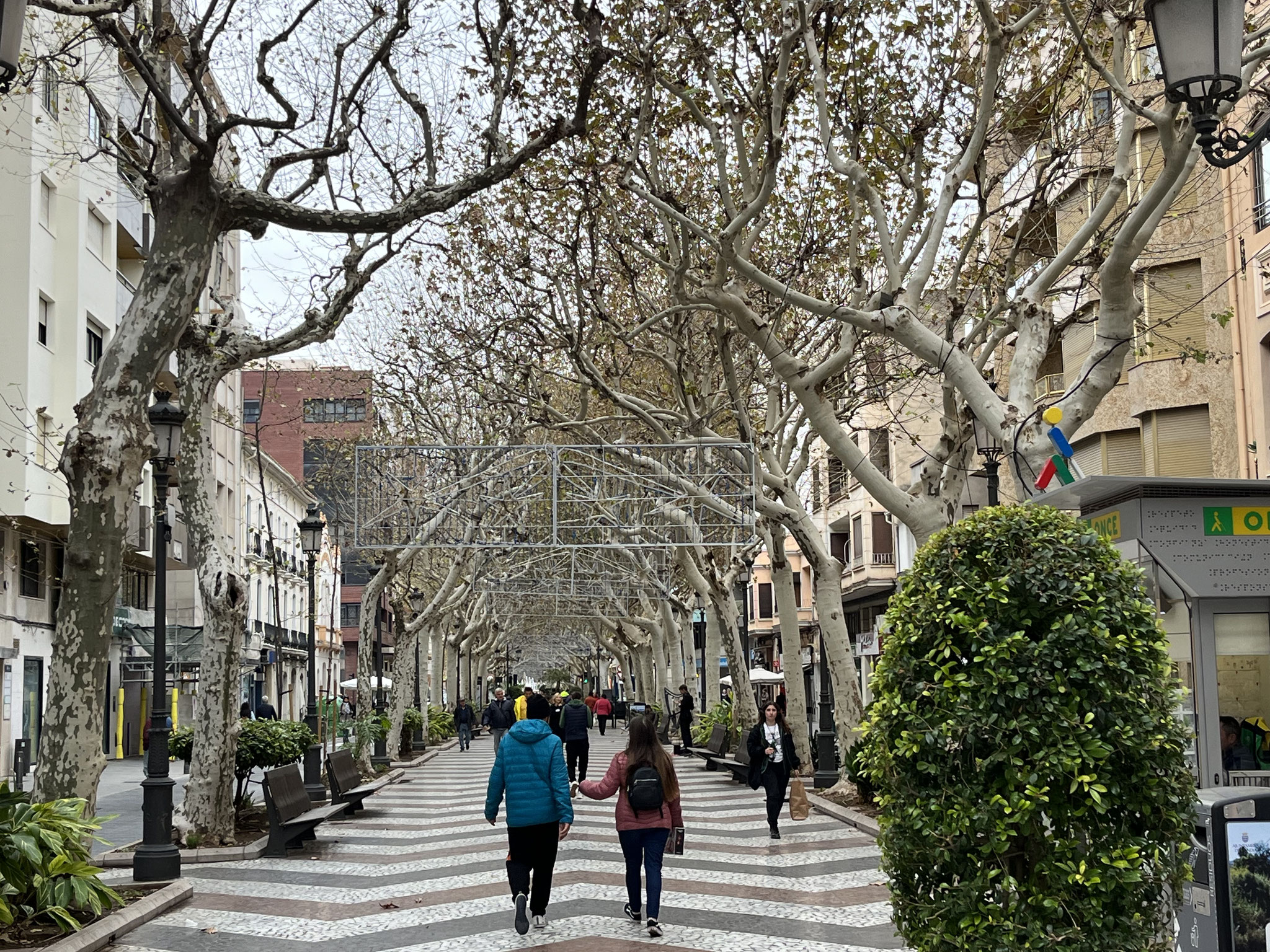 In der Rambla ist die Weihnachtsdekoration sehr zentral.