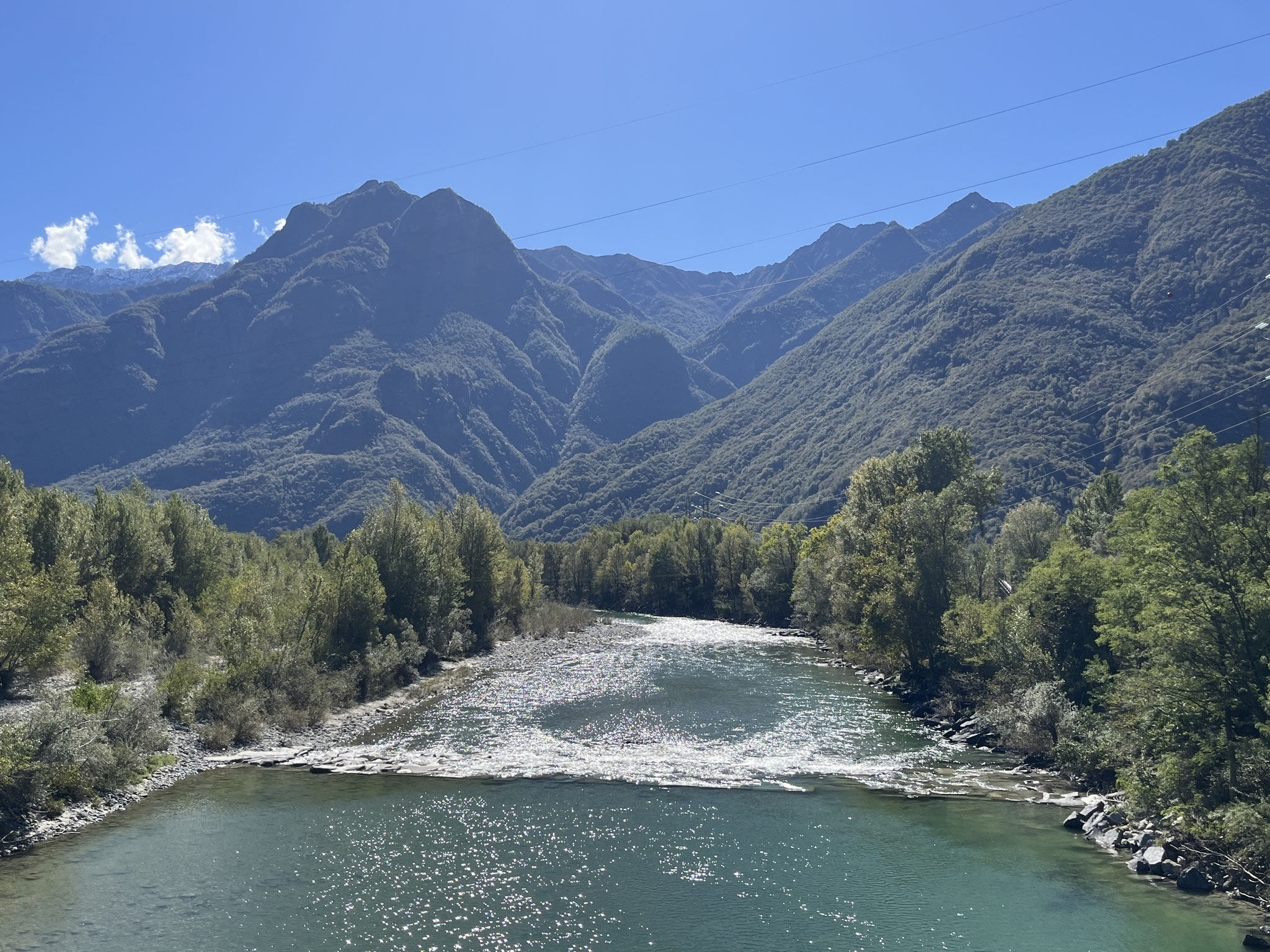 Das Val d‘Ossola ist noch sehr ursprünglich, dem Fluss Toce wird noch viel Platz gewährt