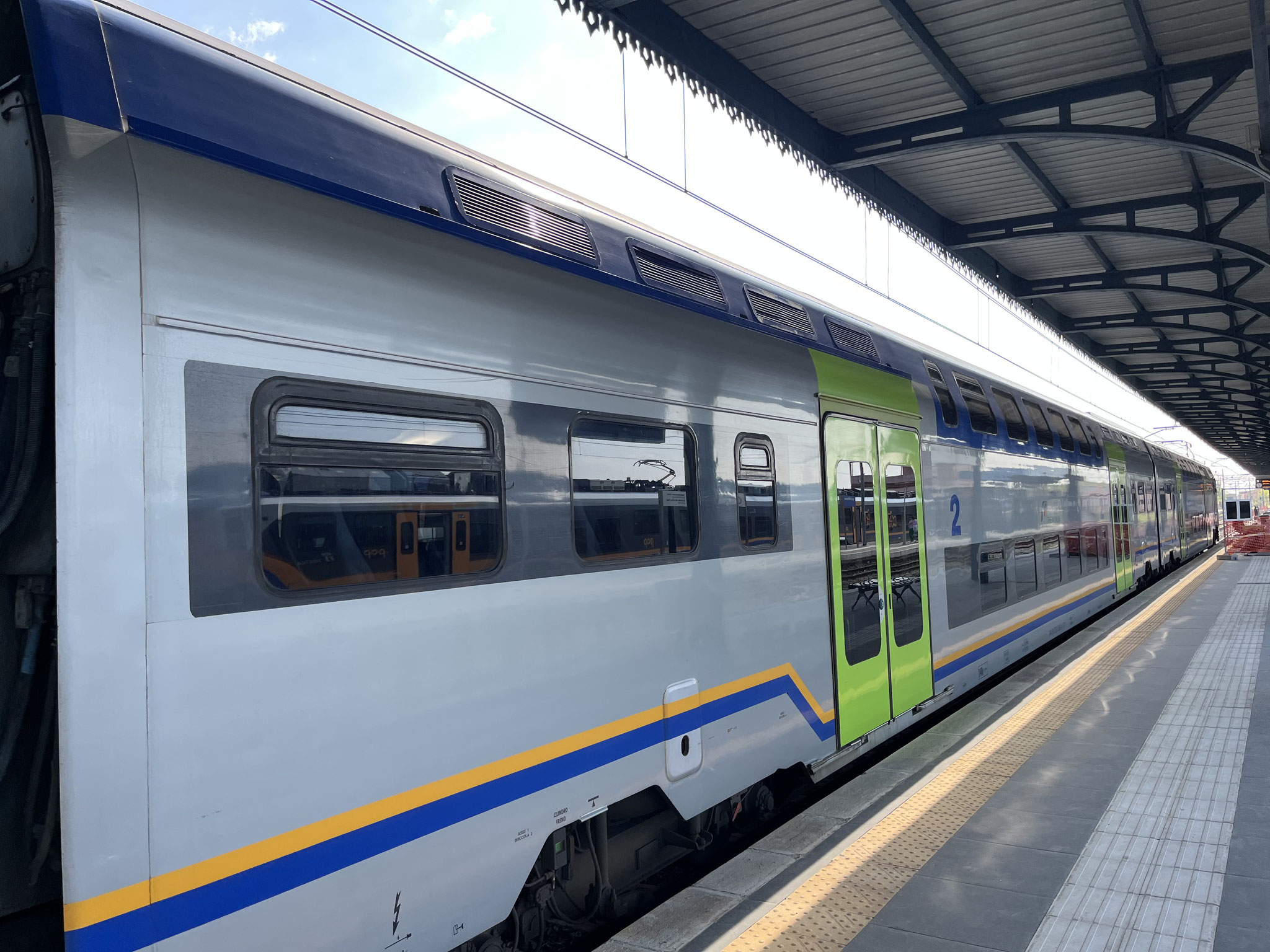 Und los gehts! Ein neues Abenteuer wartet auf uns. Ein neuer, moderner Doppelstockzug ...