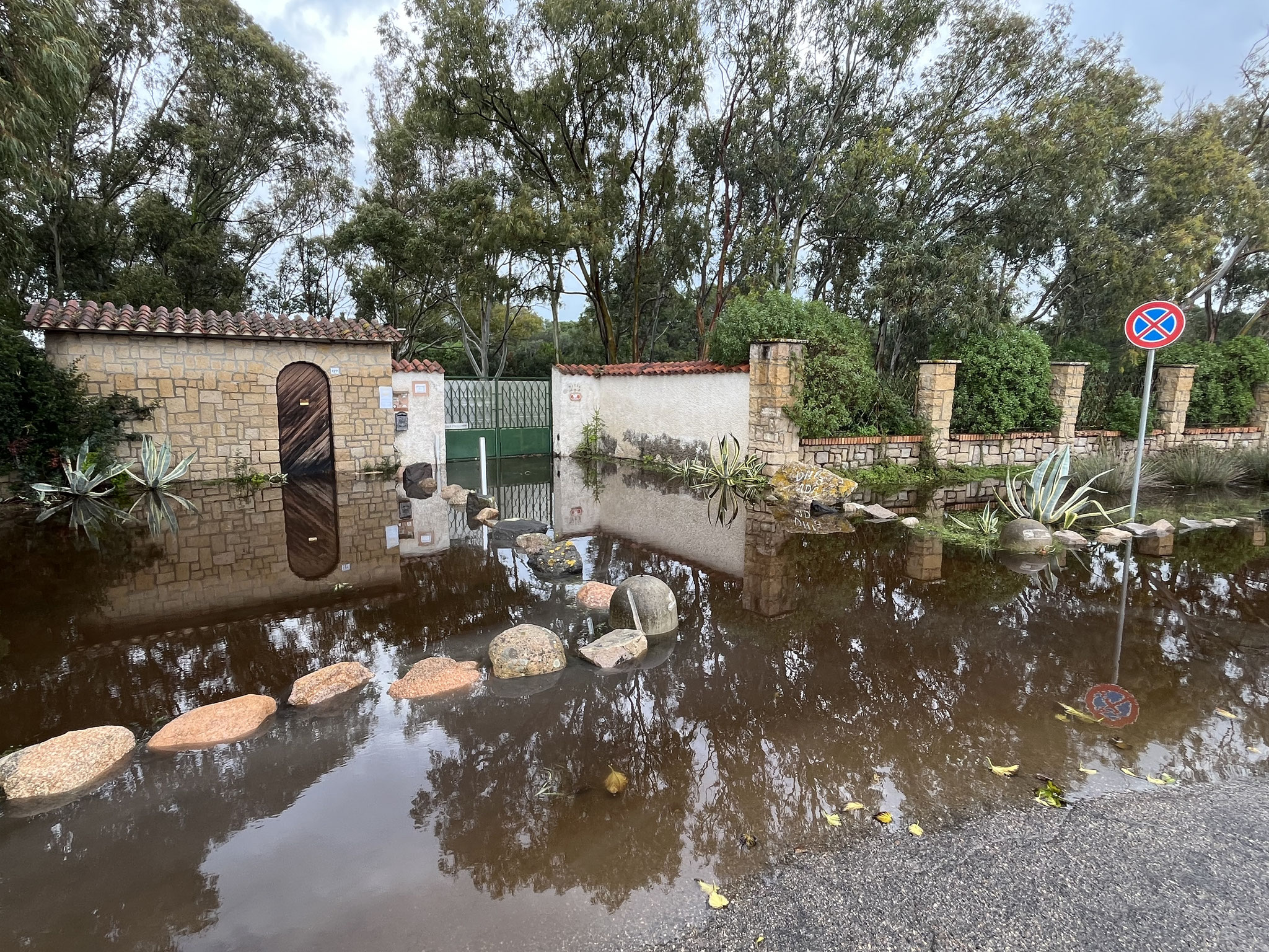 Wasser ist im Moment allgegenwärtig auf der Insel.