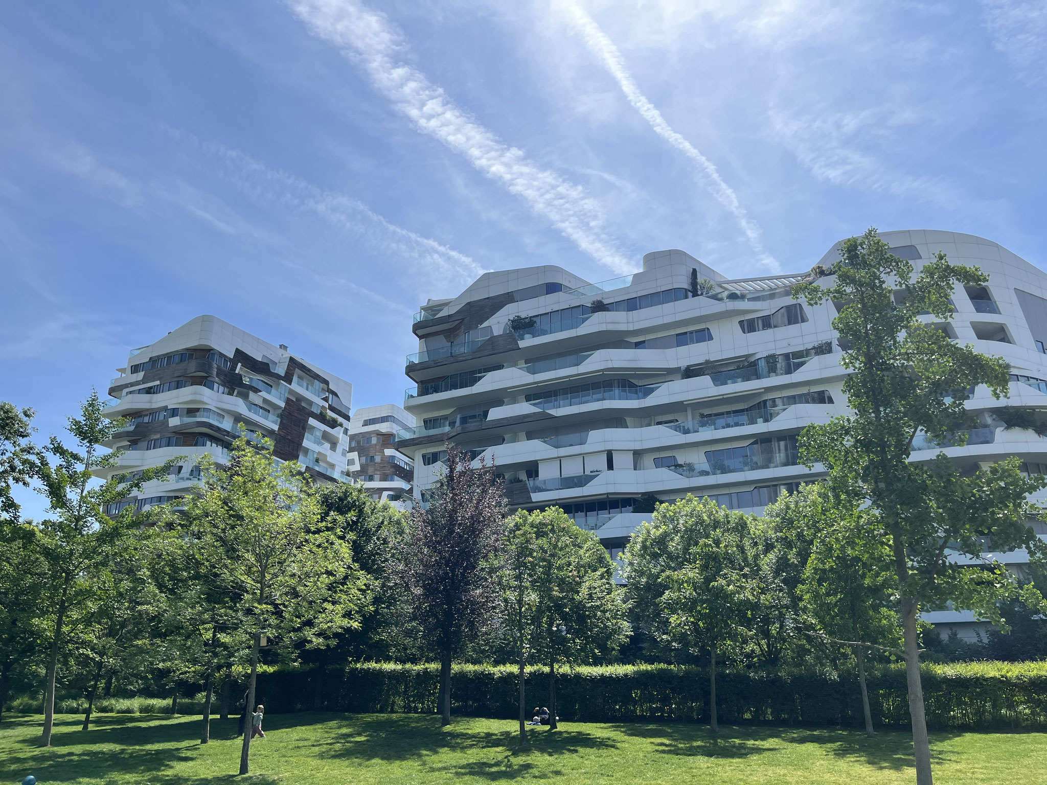 … der neuen Wohnblocks und …