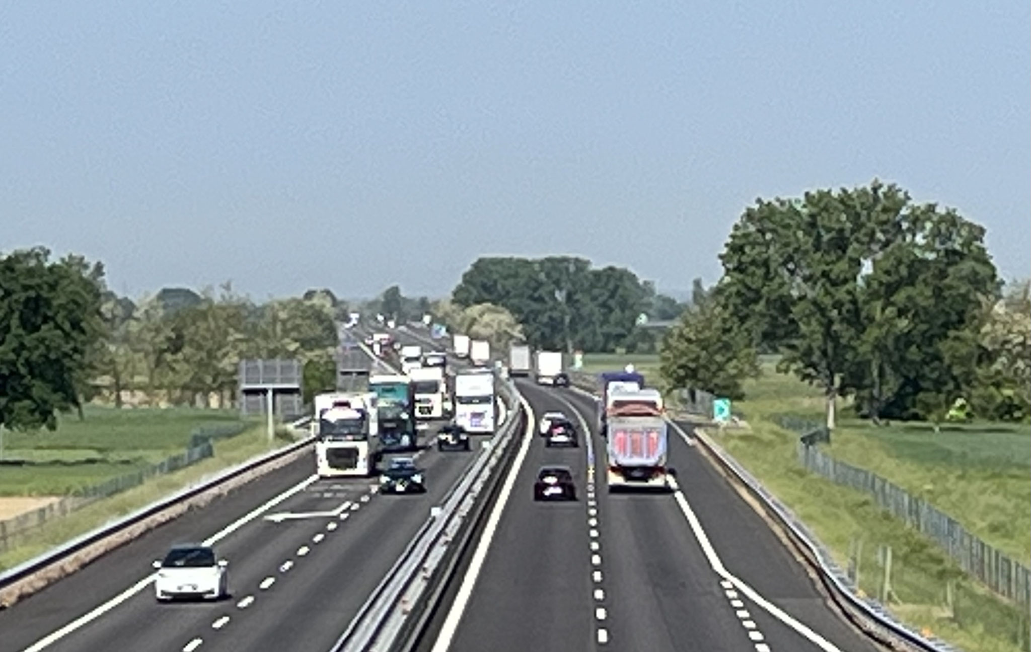 Wir sind aber froh, weg vom lauten und stinkigen Verkehr zu sein.