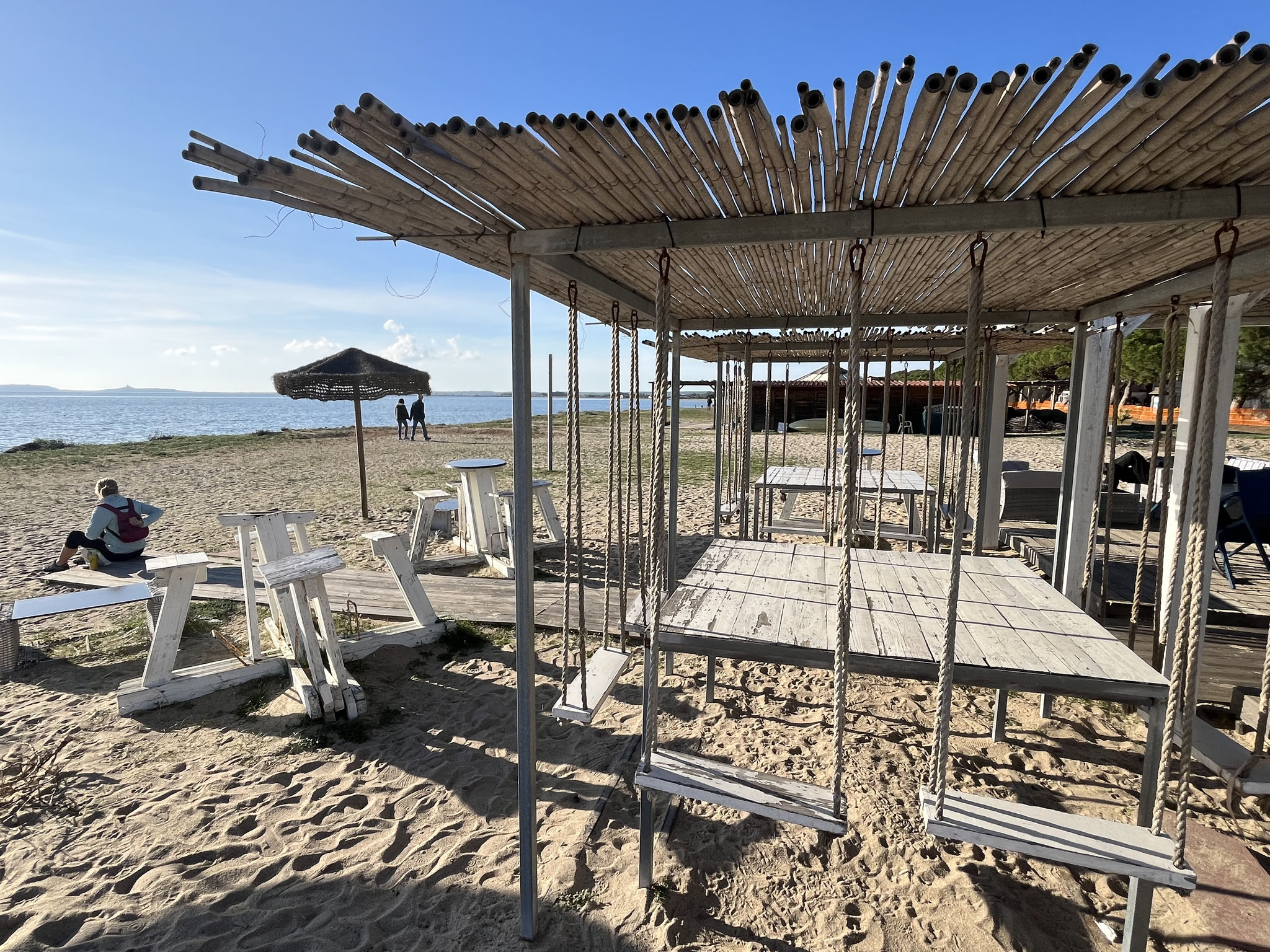 … die meisten Strandlokale geschlossen sind.