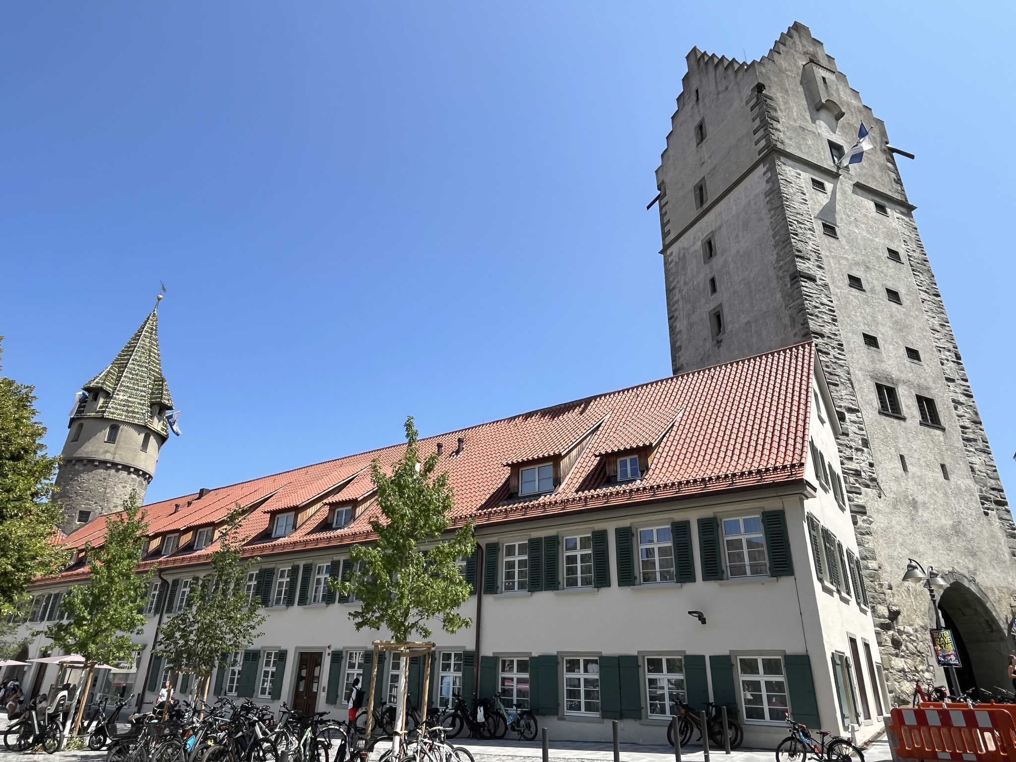 Ravensburg entgegen. In der Stadt ist die Hölle los-das sogenannte Rutenfest ist in vollem Gange.
