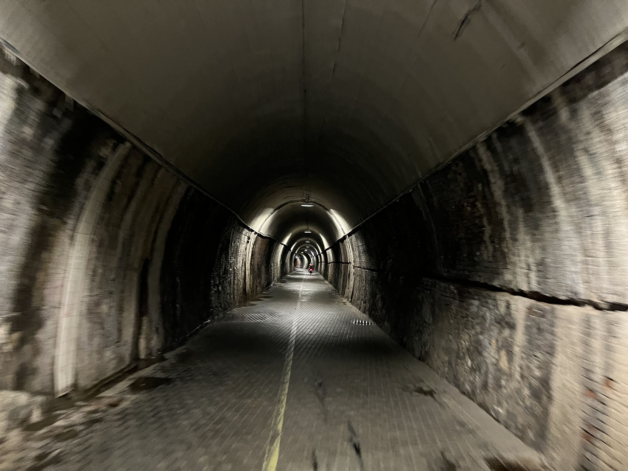 Wir müssen auf die Küstenstrasse ausweichen-doch schon bald kommt wieder eine Traumpassage, die …