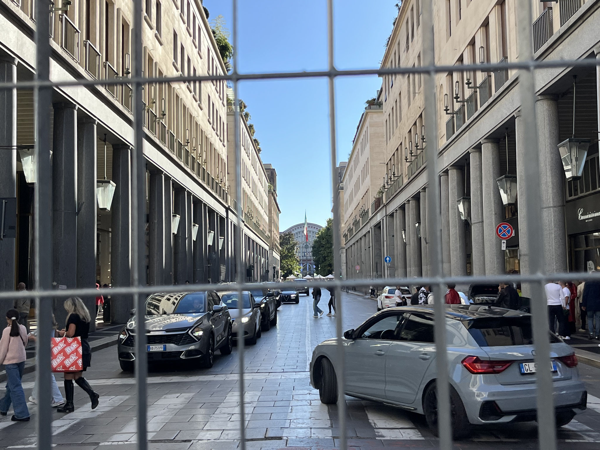 Nach dem Einchecken im Hotel, leider über unserem Budget, geht es zu Fuss in die Innenstadt, wo viel gebaut wird.