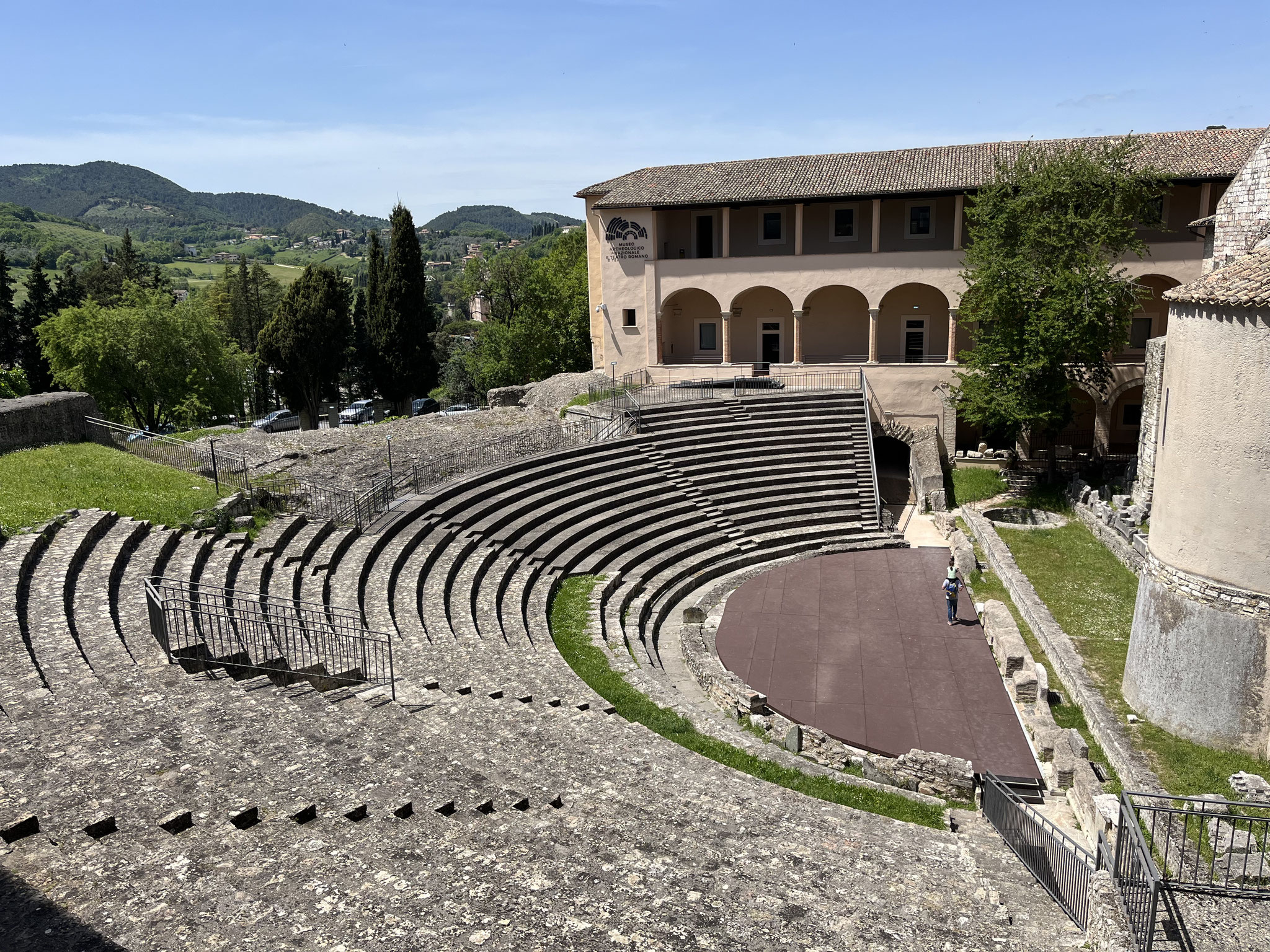 Wir deponieren unser Gepäck an der Rezeption und machen uns auf den Weg, die Stadt Spoleto zu erkunden.
