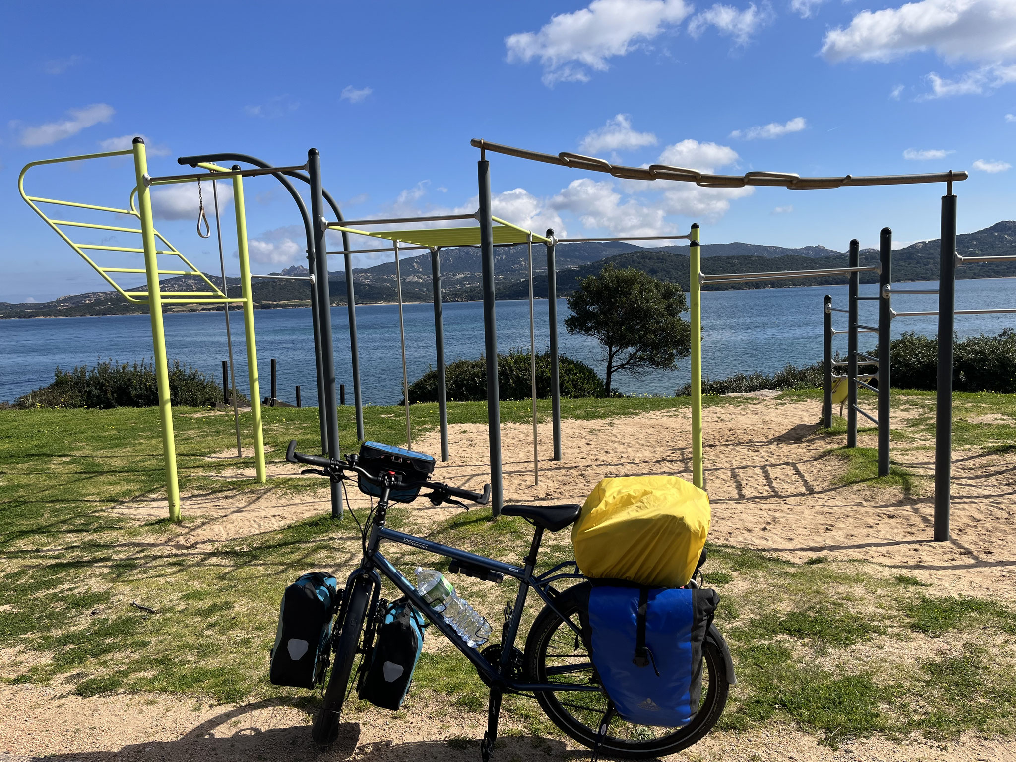 … gefolgt von einer noch schöneren Promenade mit einem Outdoorfitness gefällt uns sehr.
