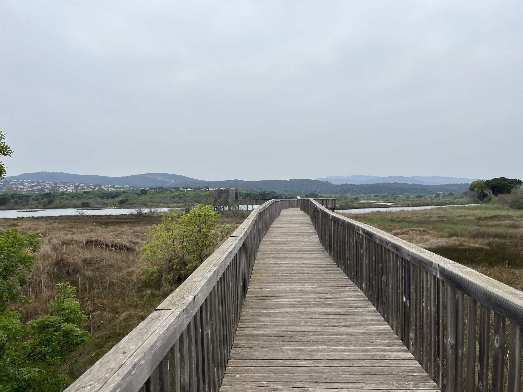 … mit den Etangs de Villepay und den langen Sandstränden von Fréjus.