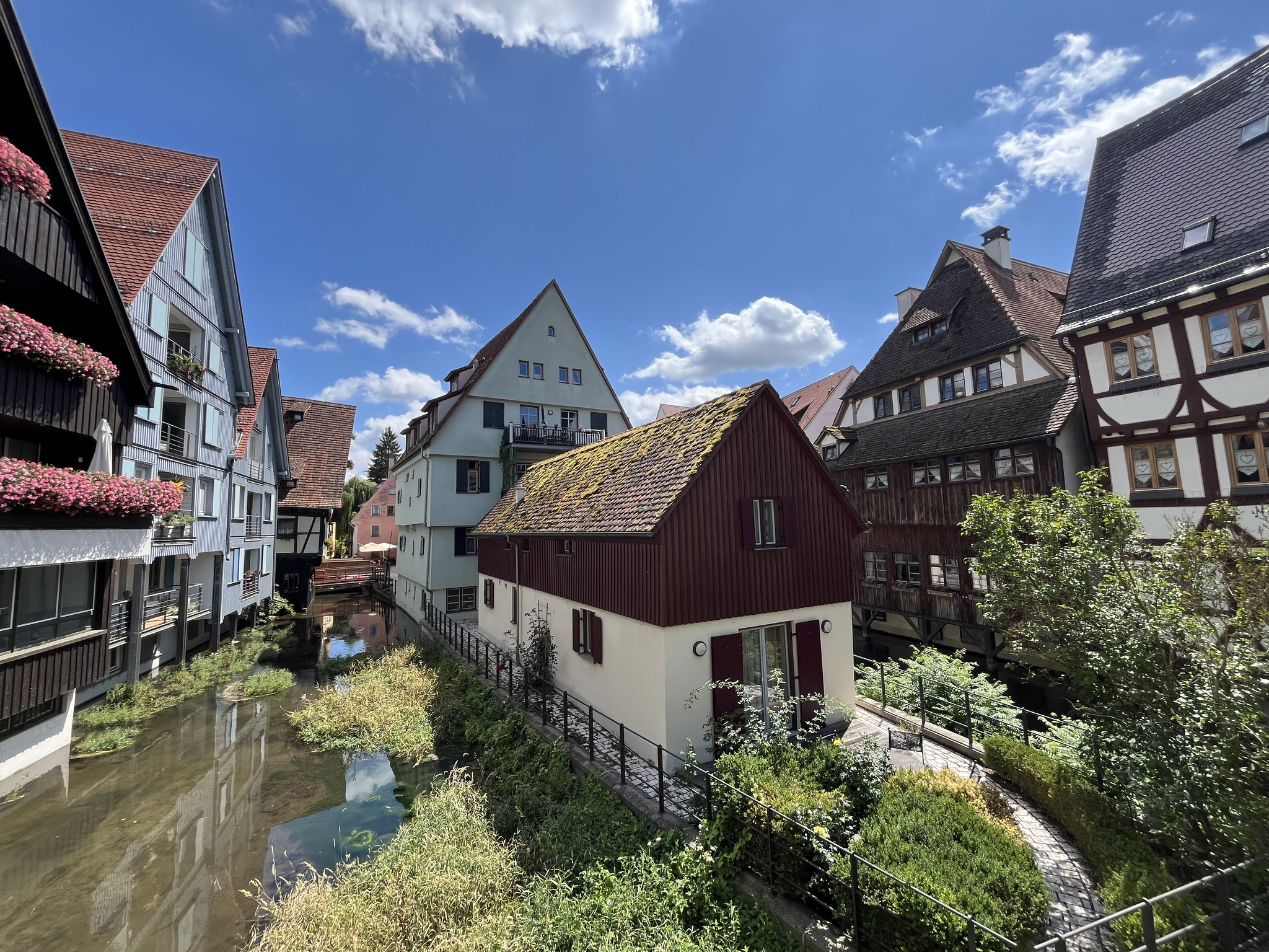 Das Fischerquartier mit seinen Kanälen und den typischen Handwerkerhäusern ist sehr sehenswert und …